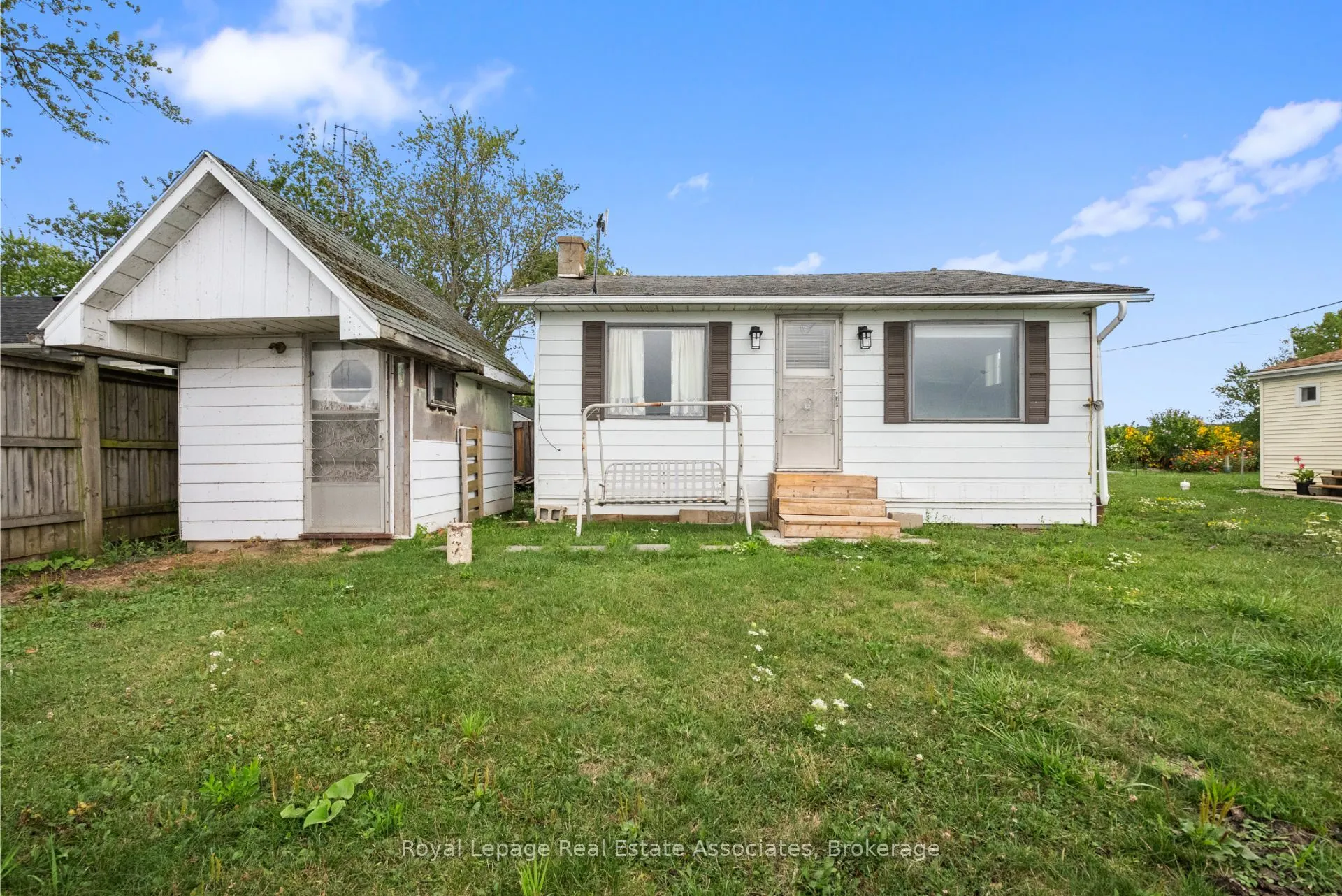 2580 Lakeshore Road