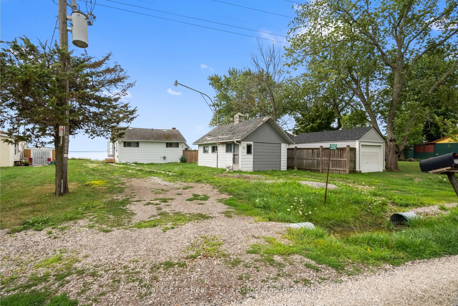 2580 Lakeshore Road