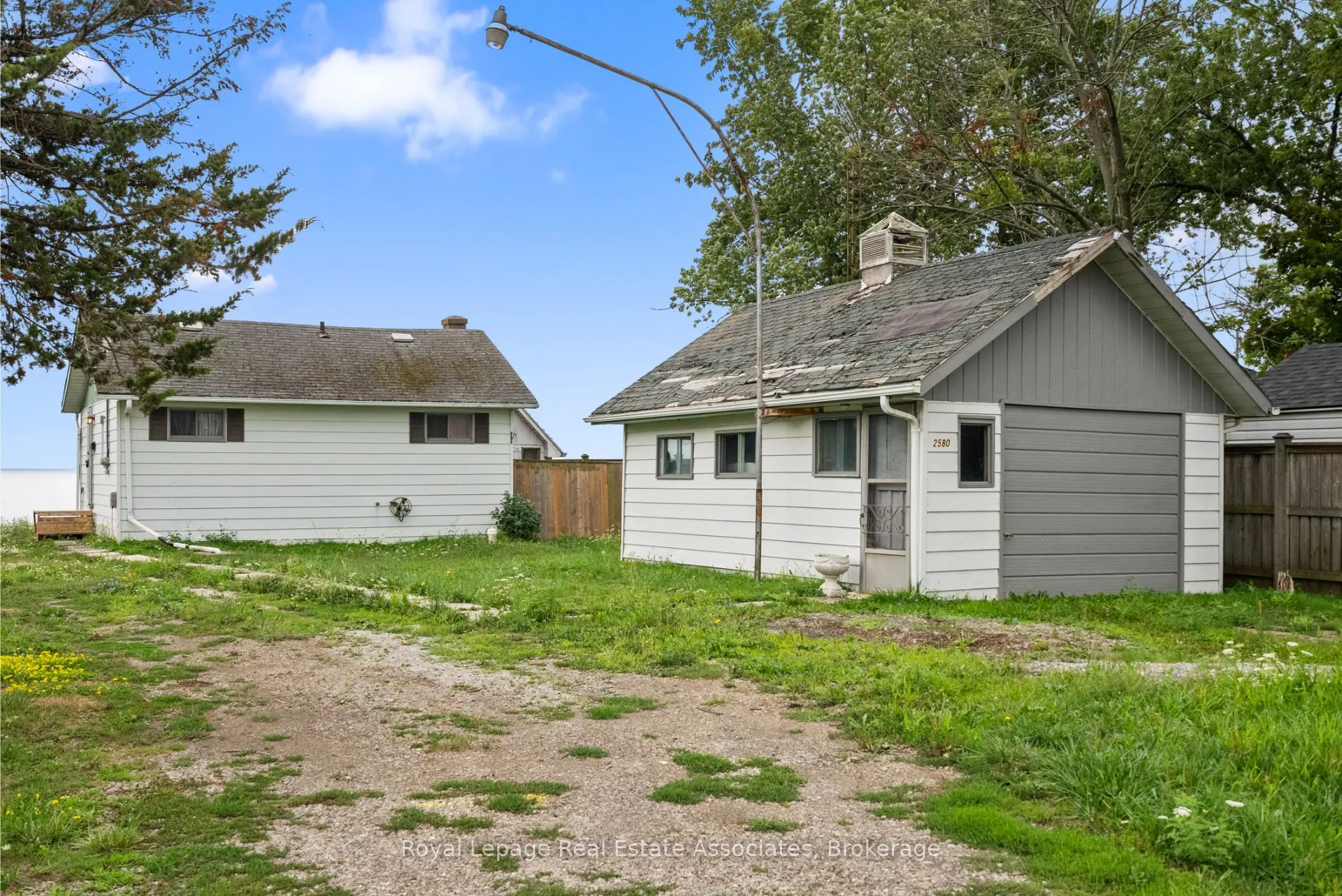 2580 Lakeshore Road