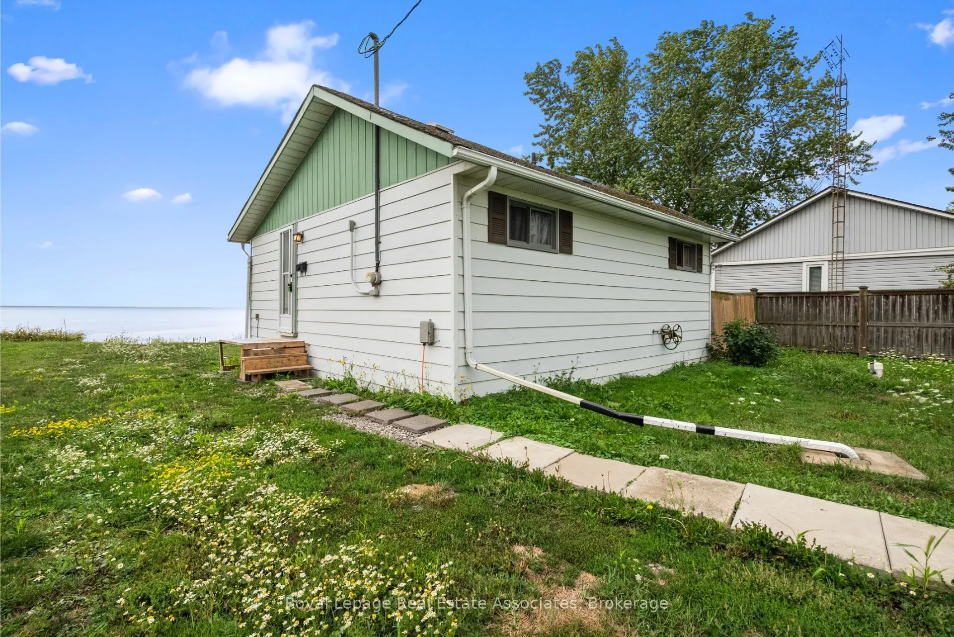 2580 Lakeshore Road