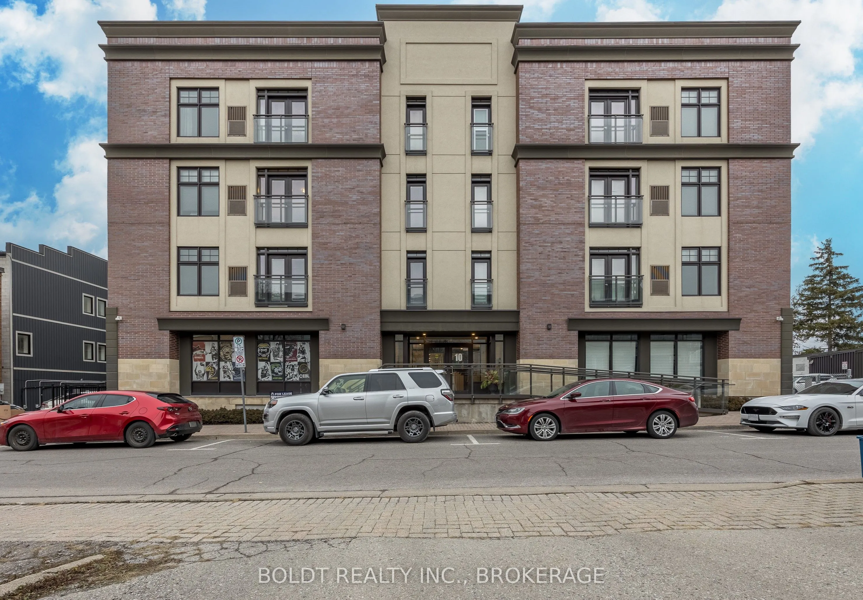 10 Albert Street E