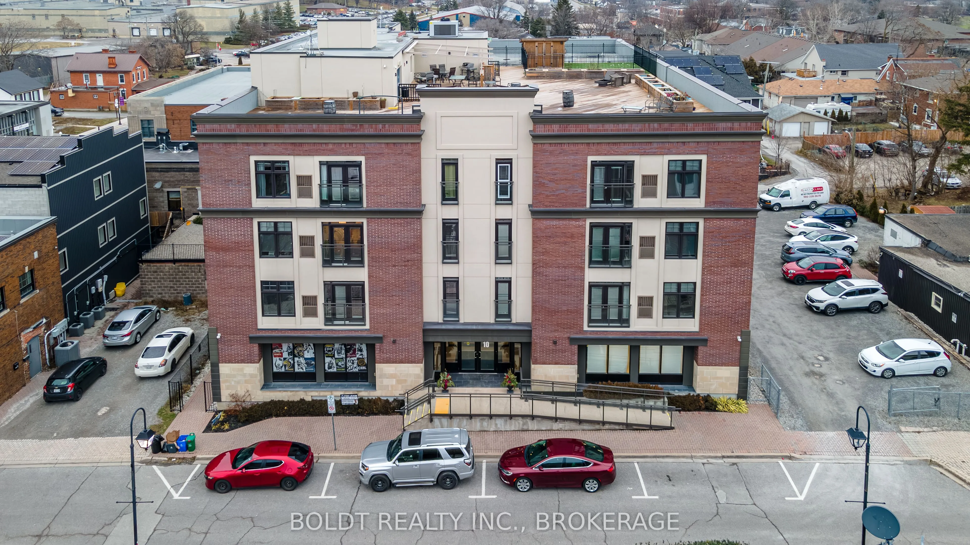10 Albert Street E