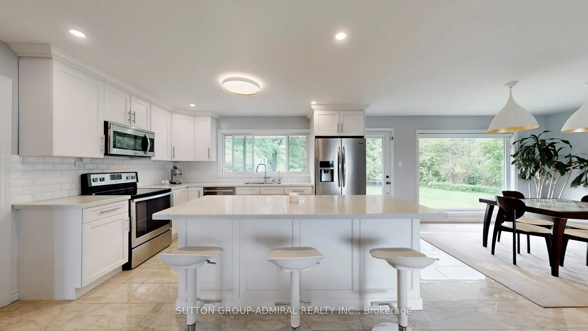 9767 Niagara River Parkway