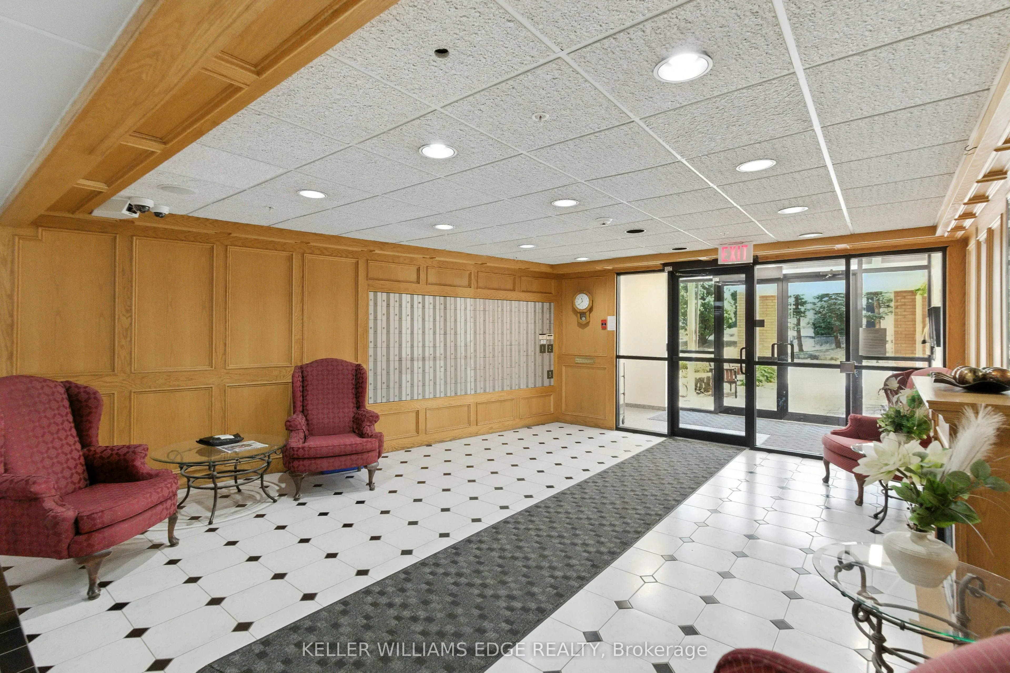 9 Bonheur Court, #807