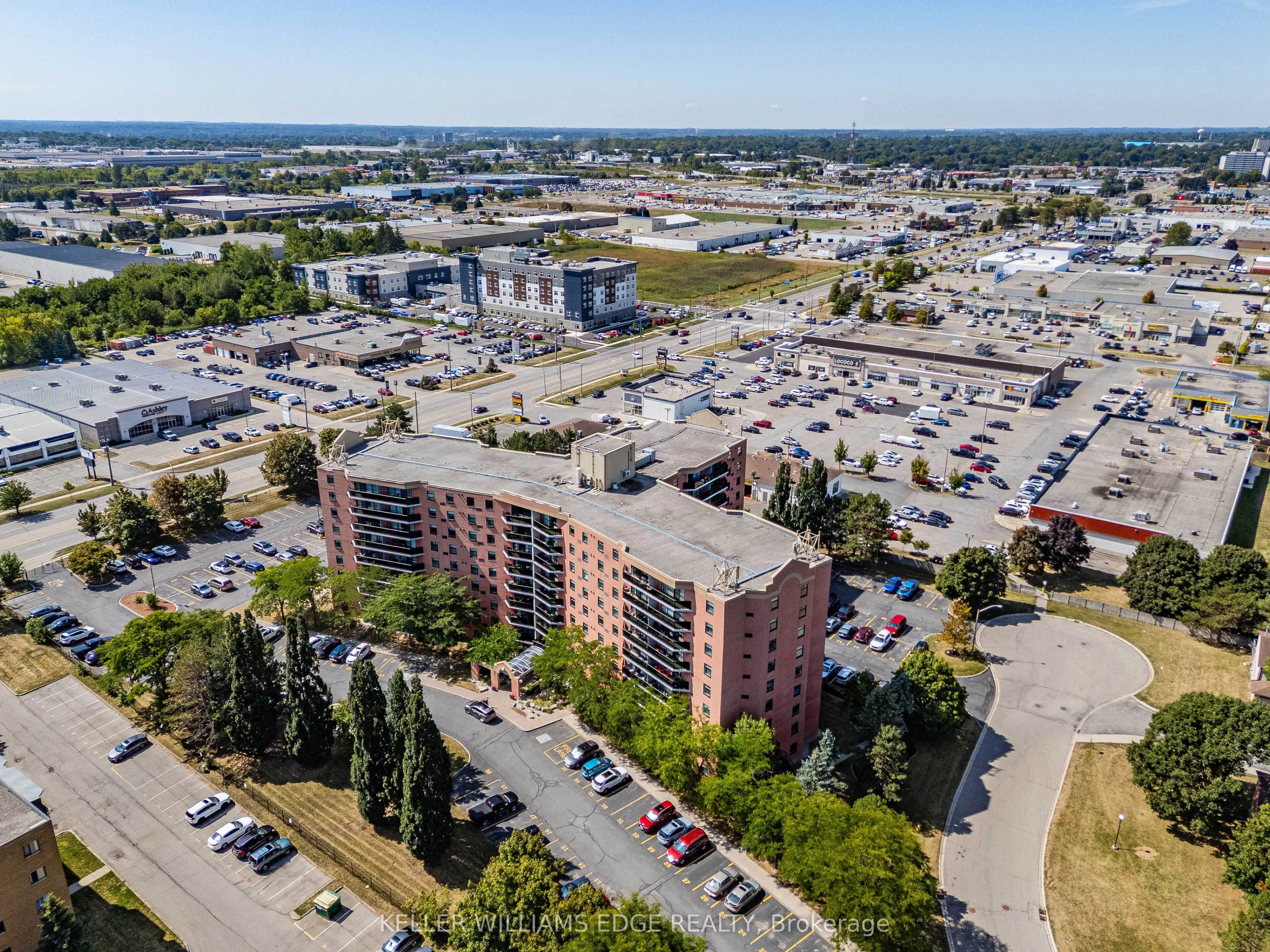 9 Bonheur Court, #807