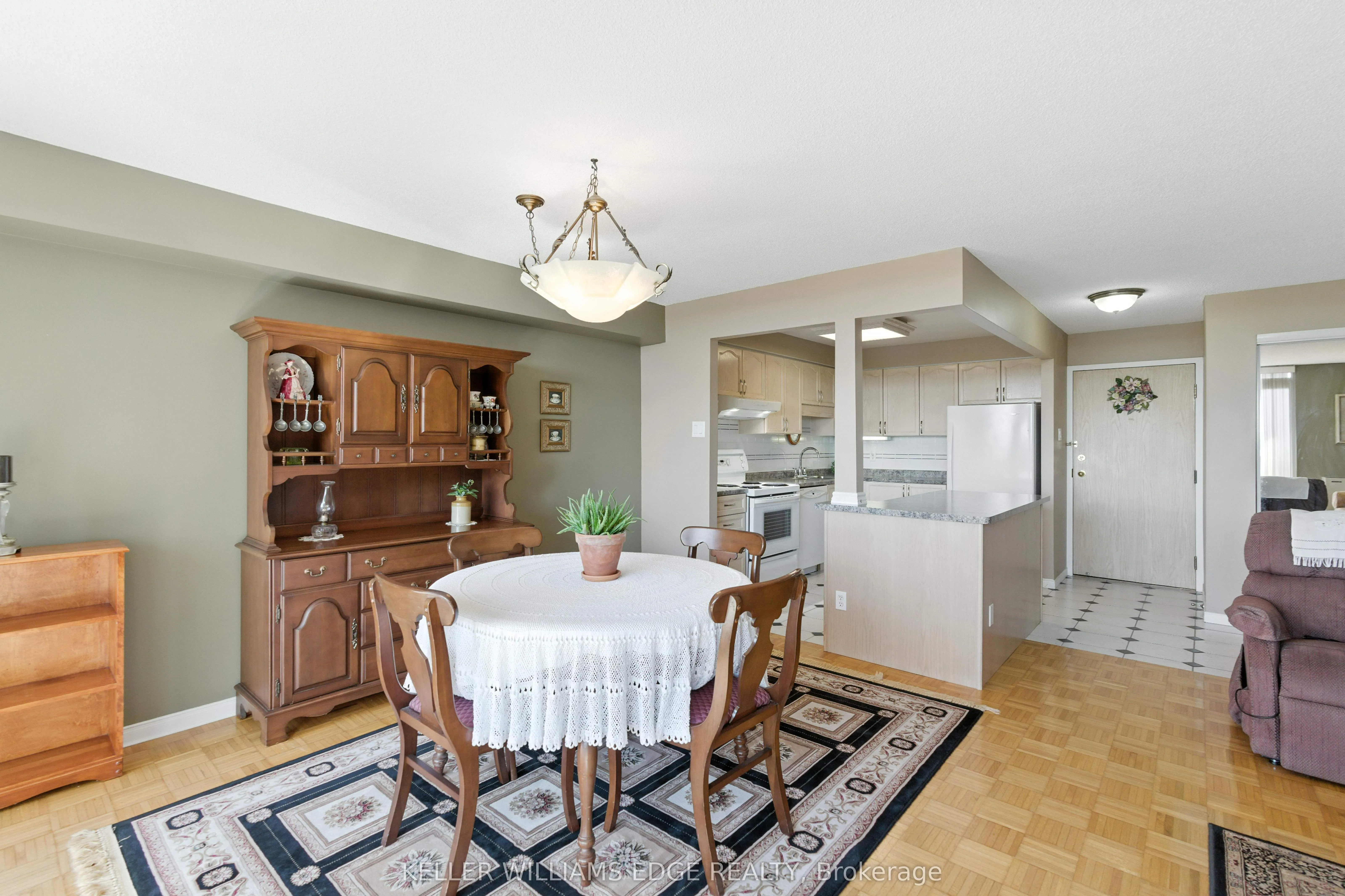 9 Bonheur Court, #807