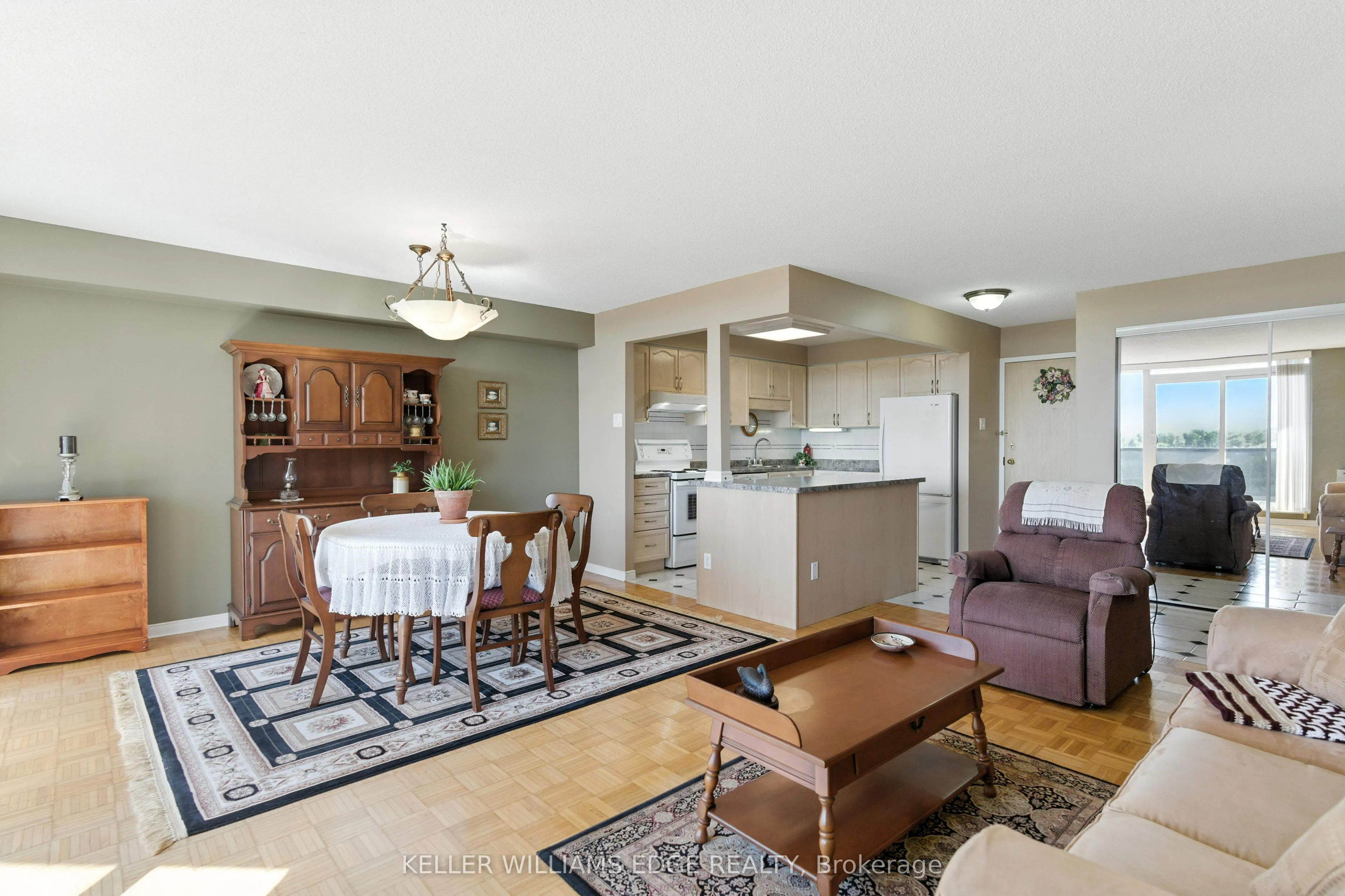 9 Bonheur Court, #807