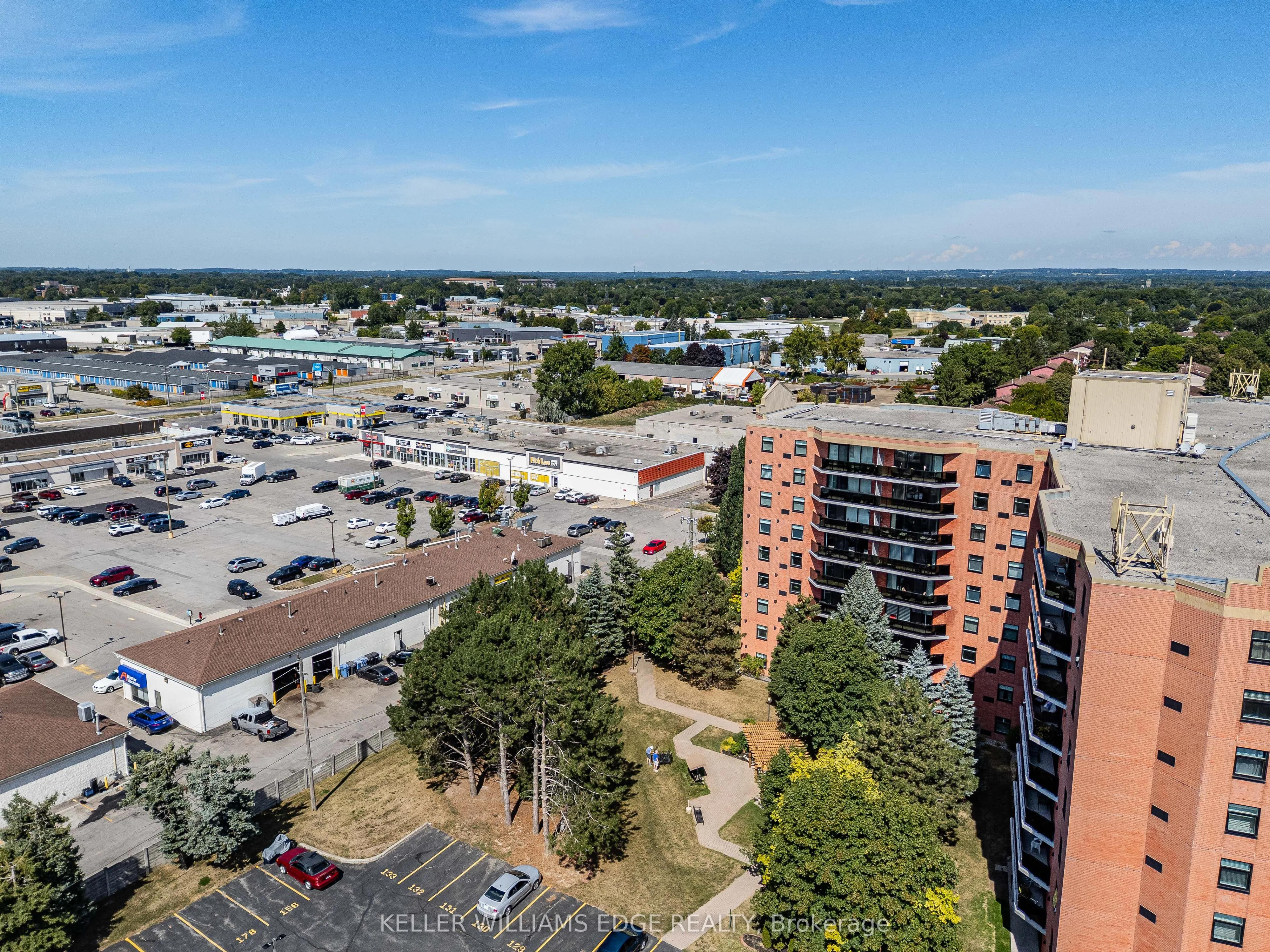 9 Bonheur Court, #807