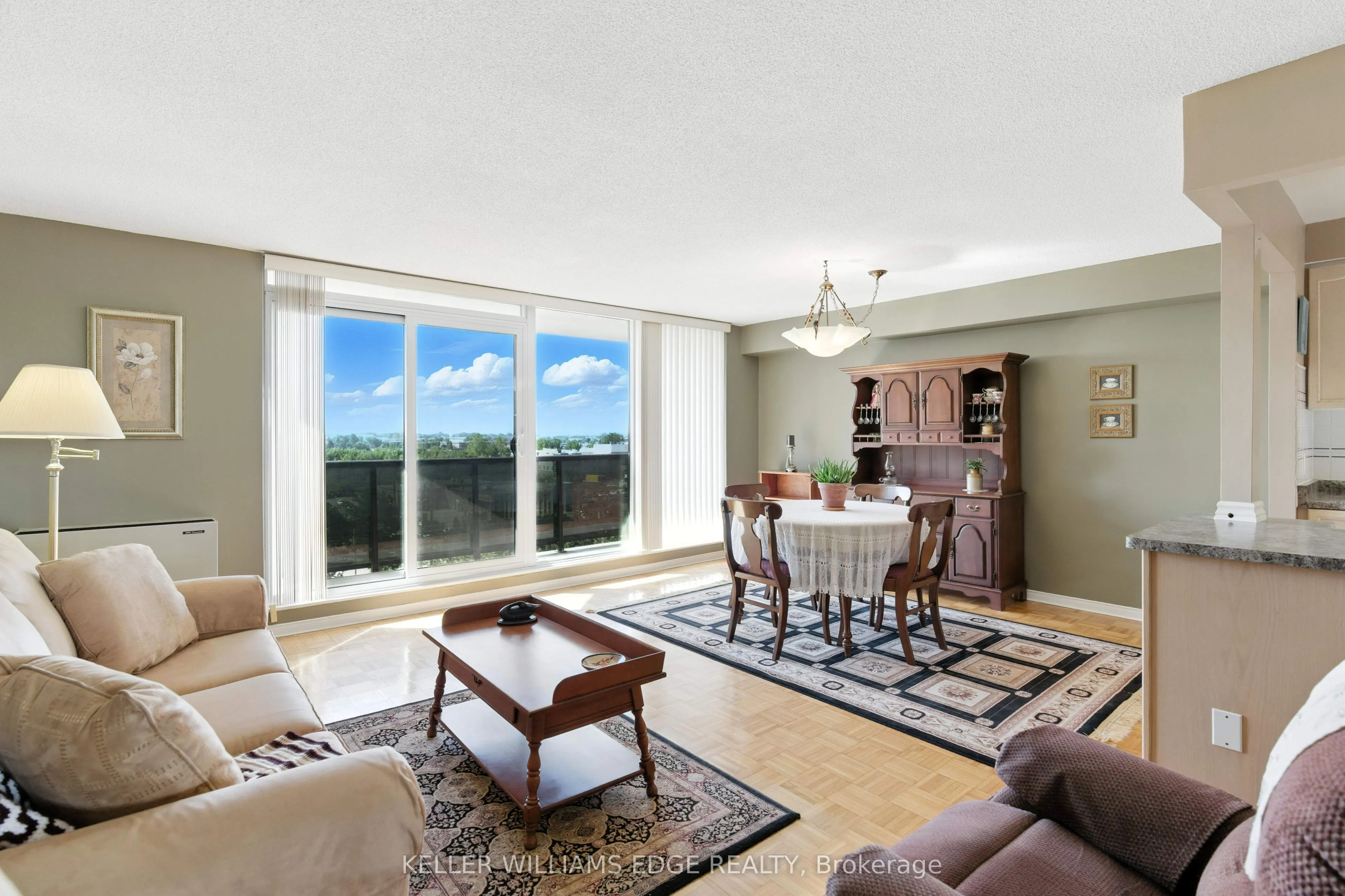 9 Bonheur Court, #807