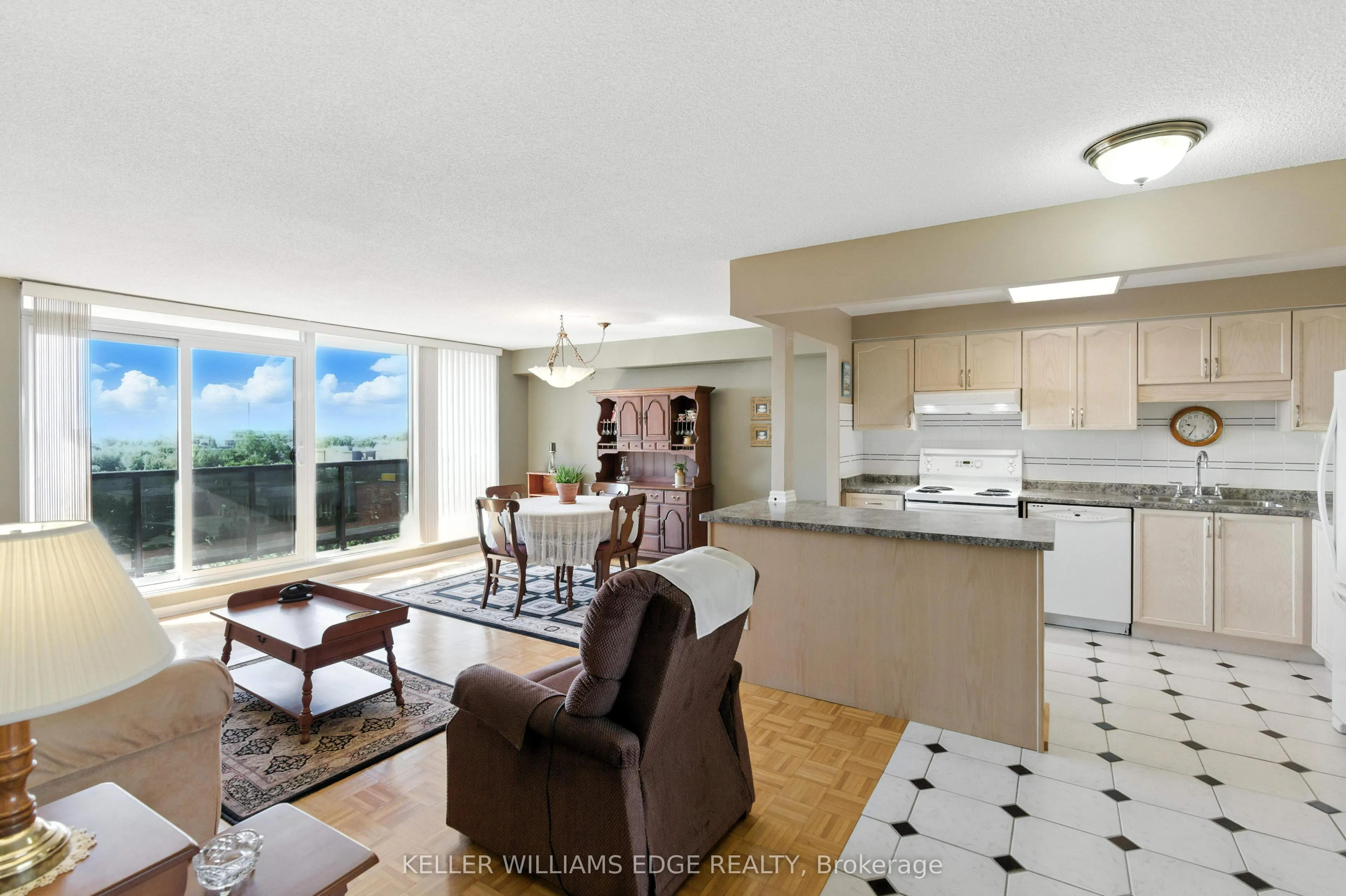 9 Bonheur Court, #807