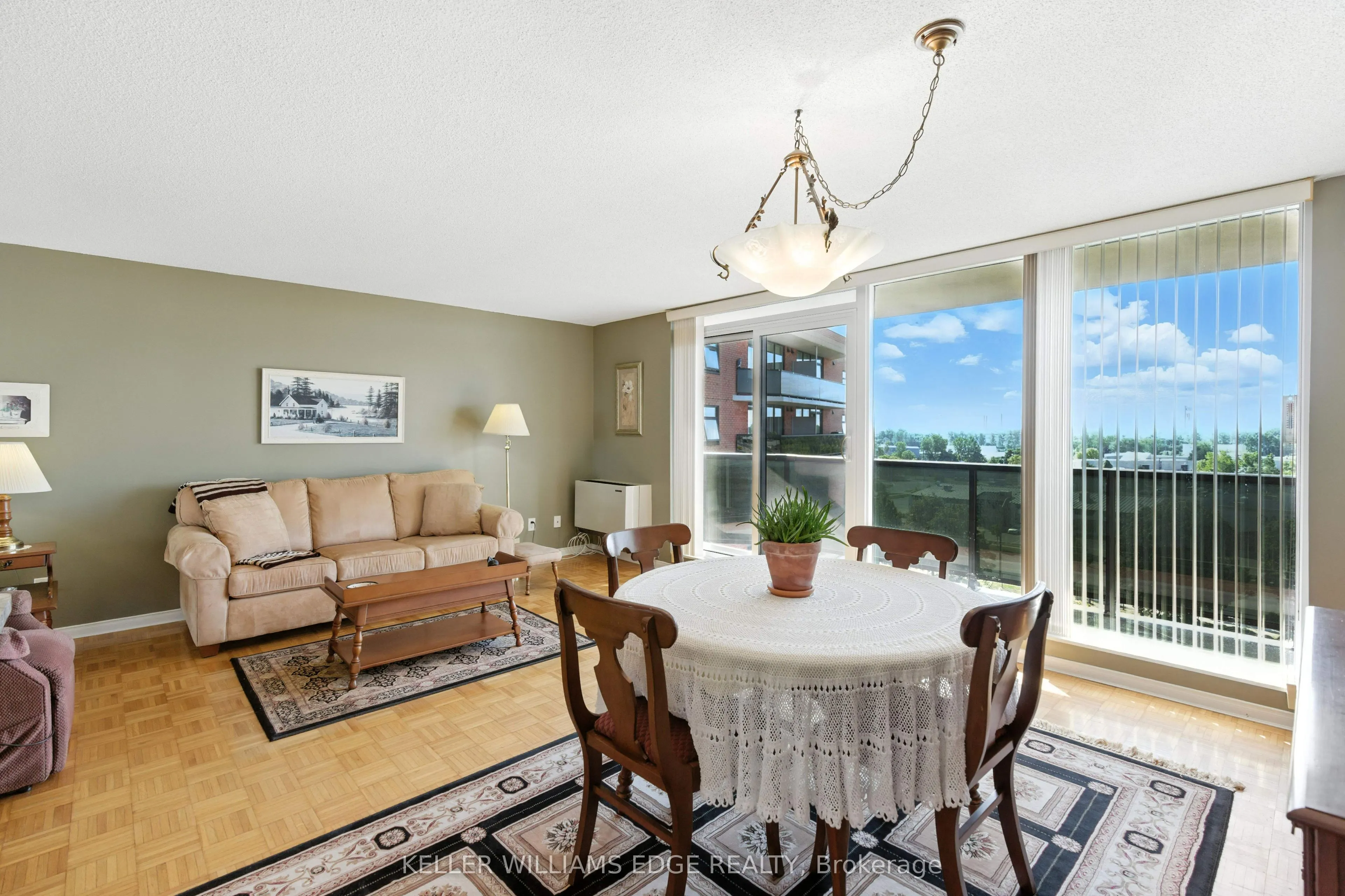 9 Bonheur Court, #807