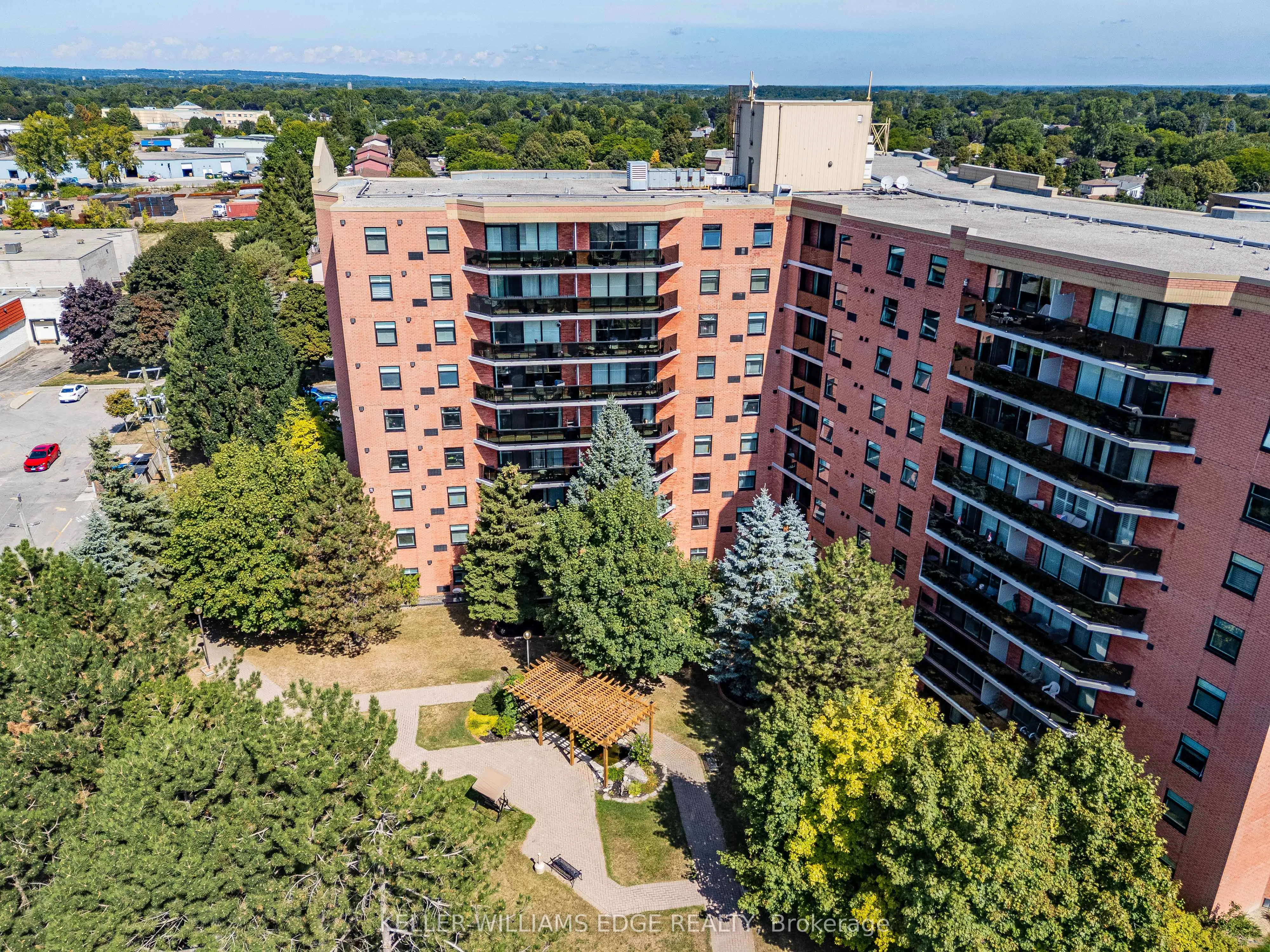 9 Bonheur Court, #807