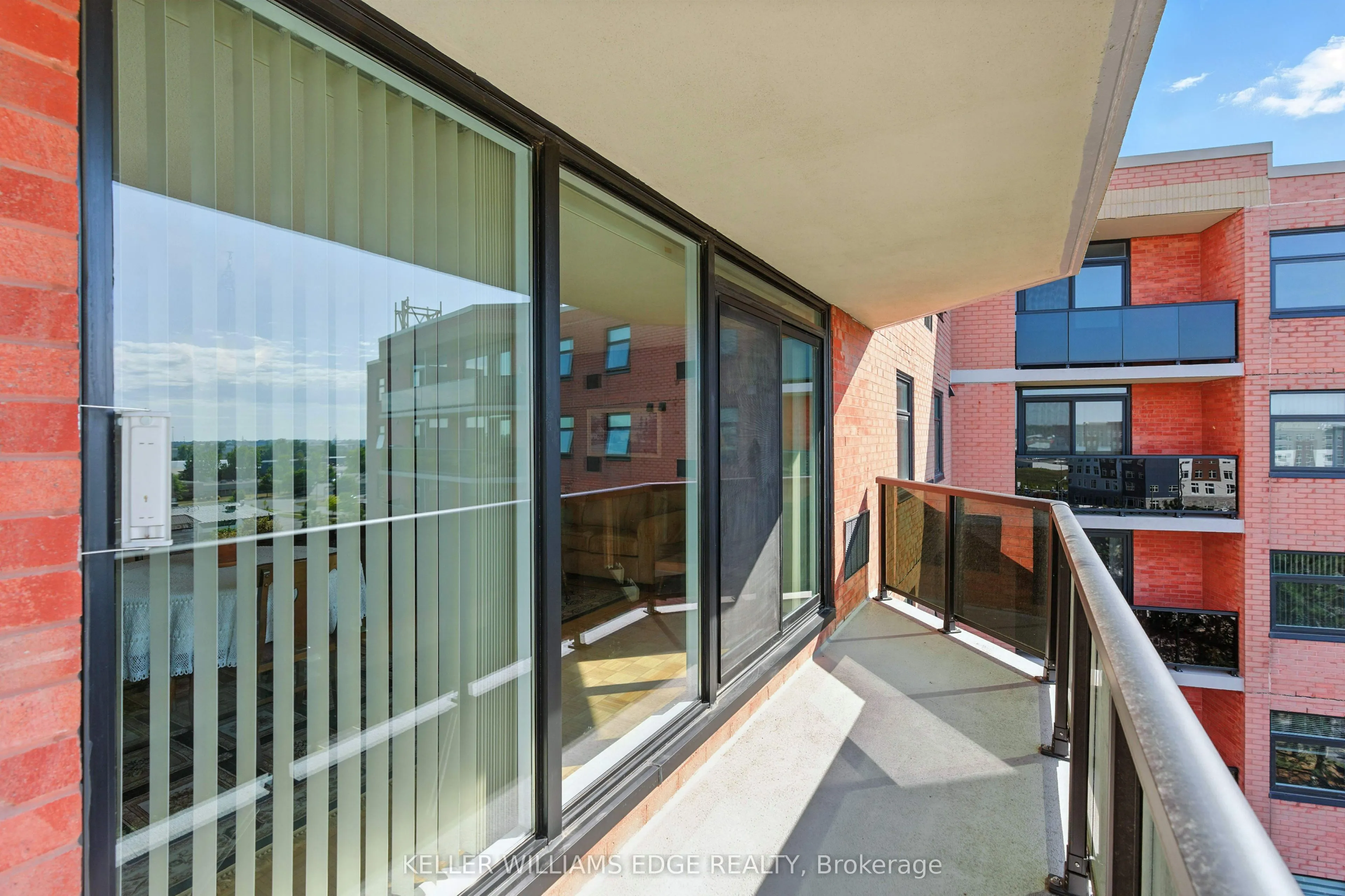 9 Bonheur Court, #807