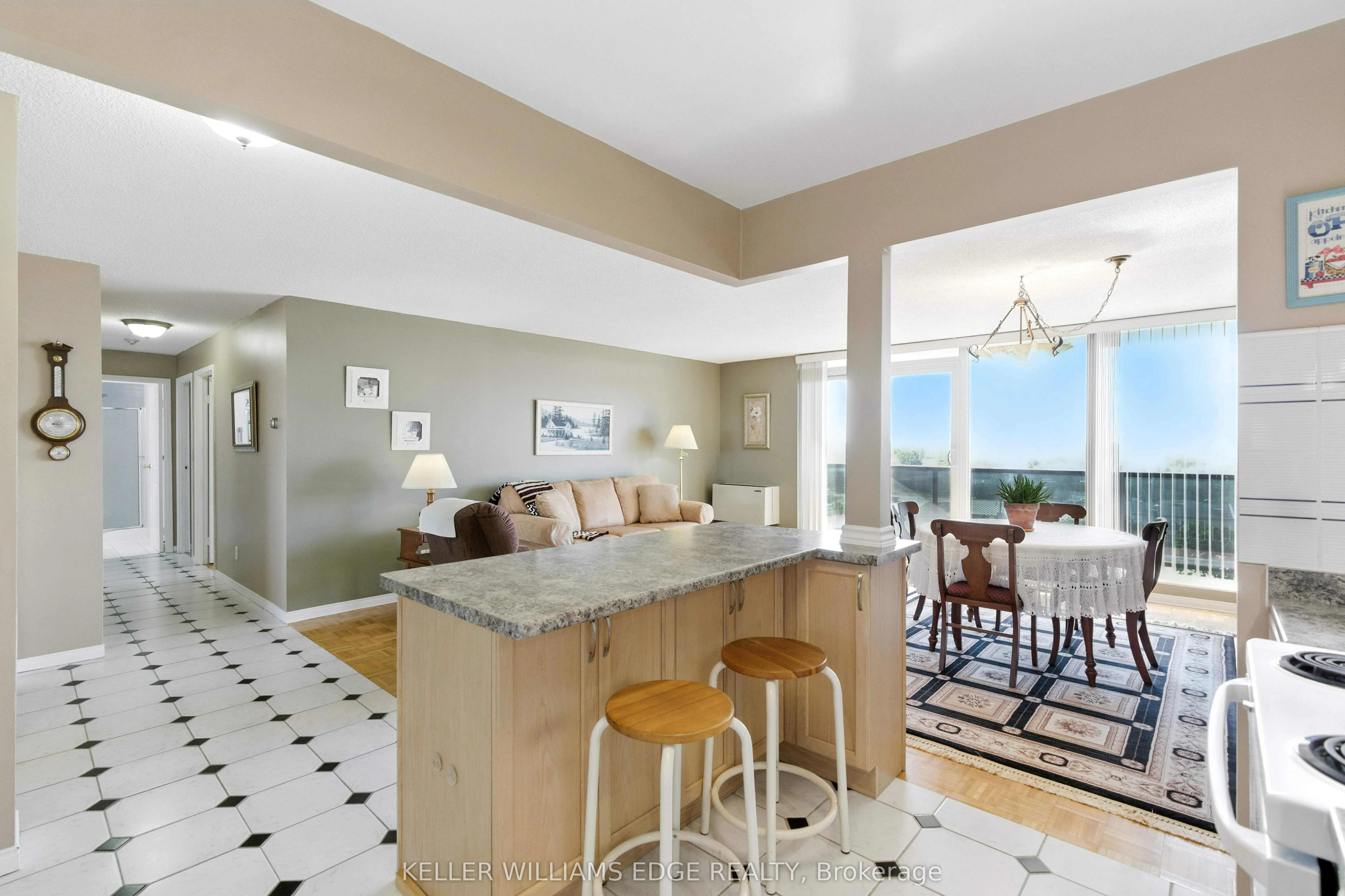9 Bonheur Court, #807