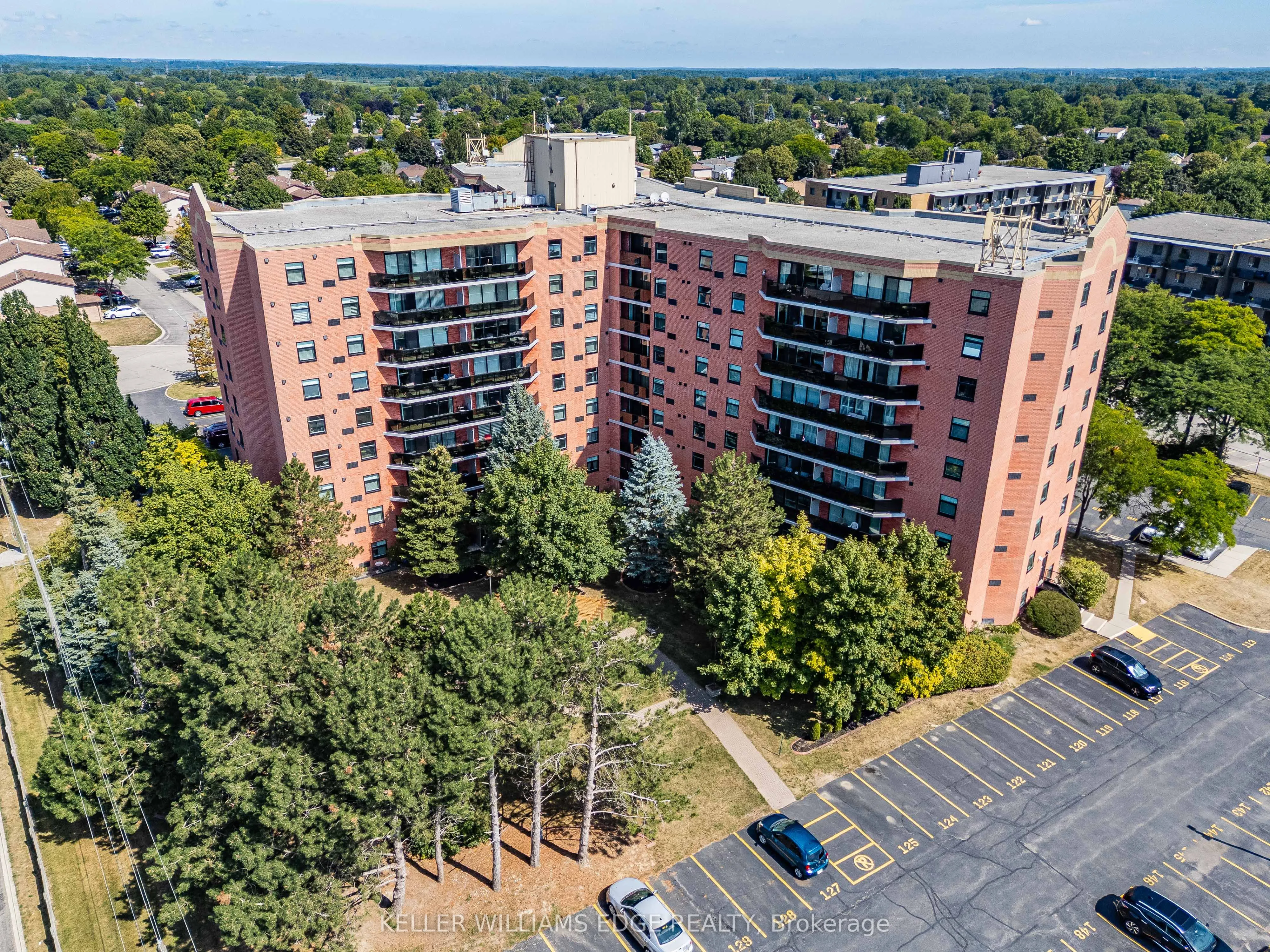 9 Bonheur Court, #807