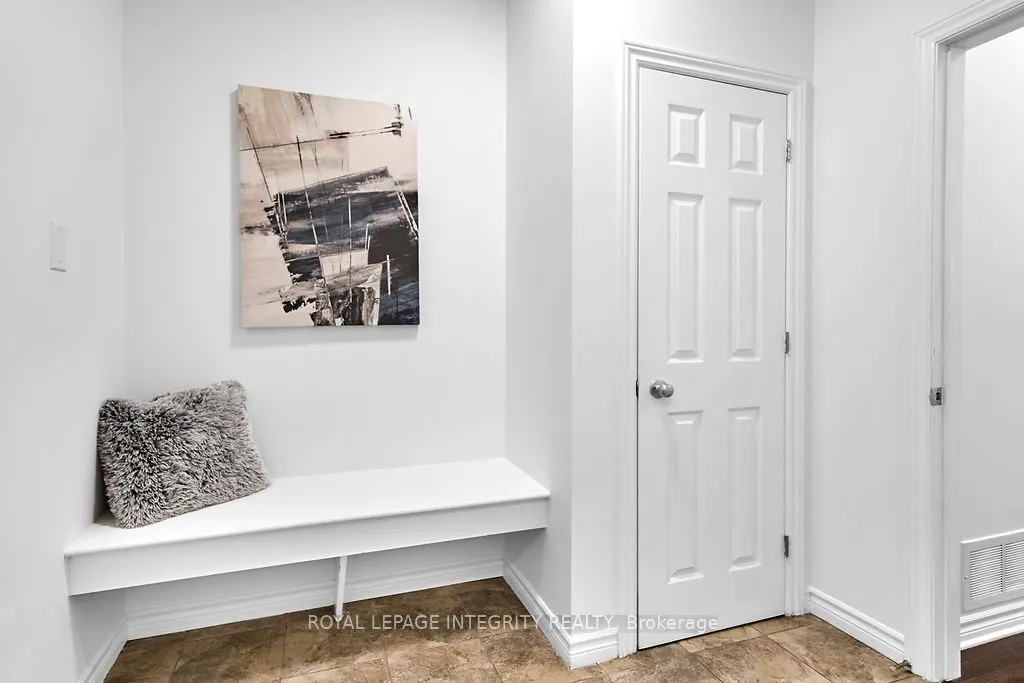 904 Nettleship Court