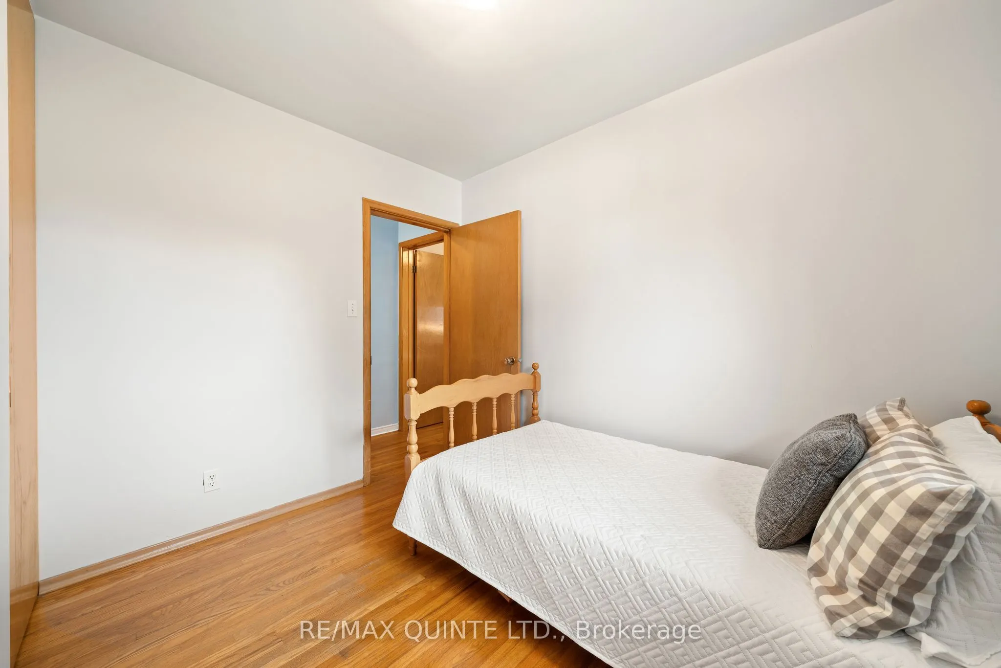 263 College Street W