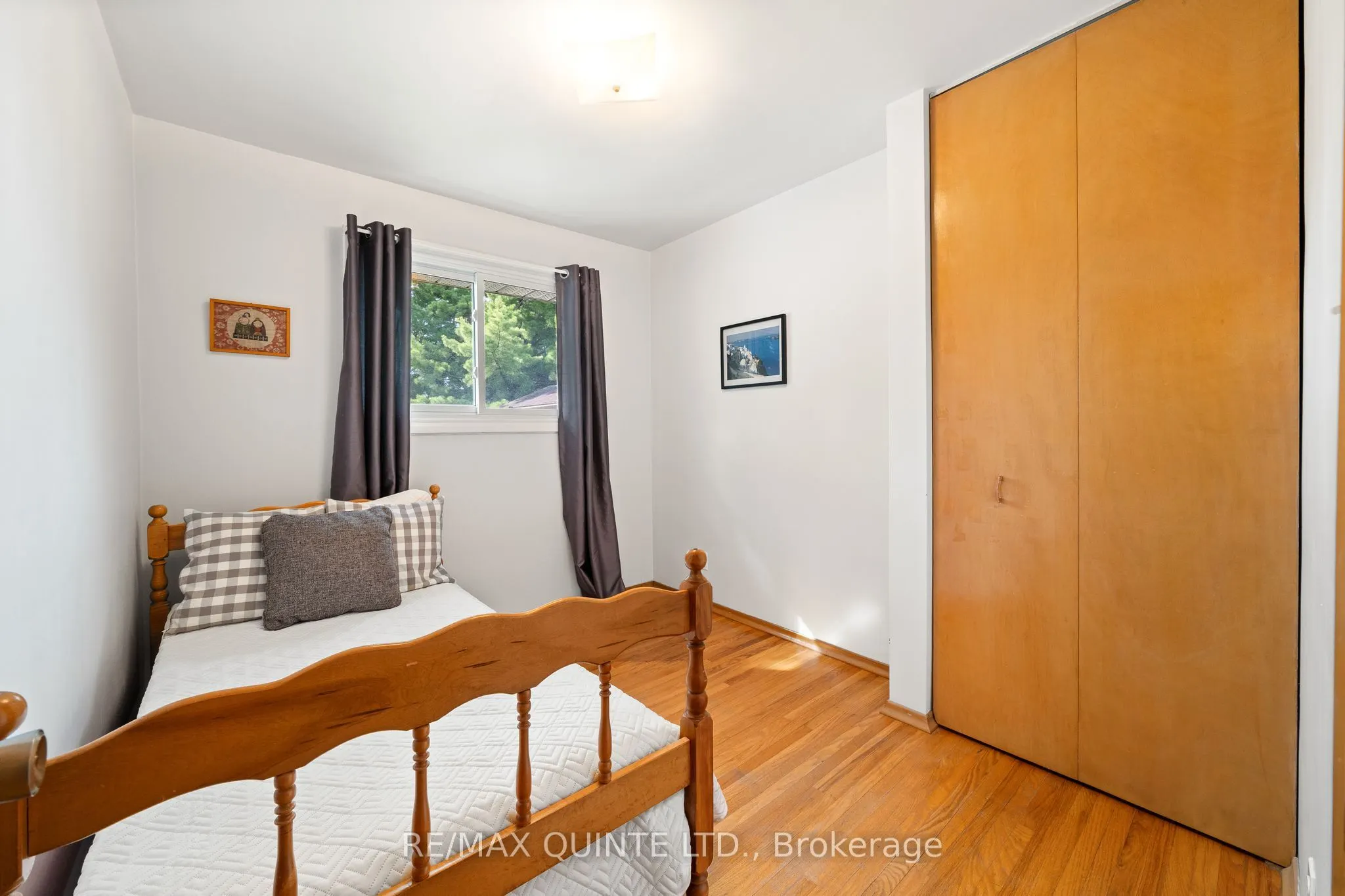 263 College Street W