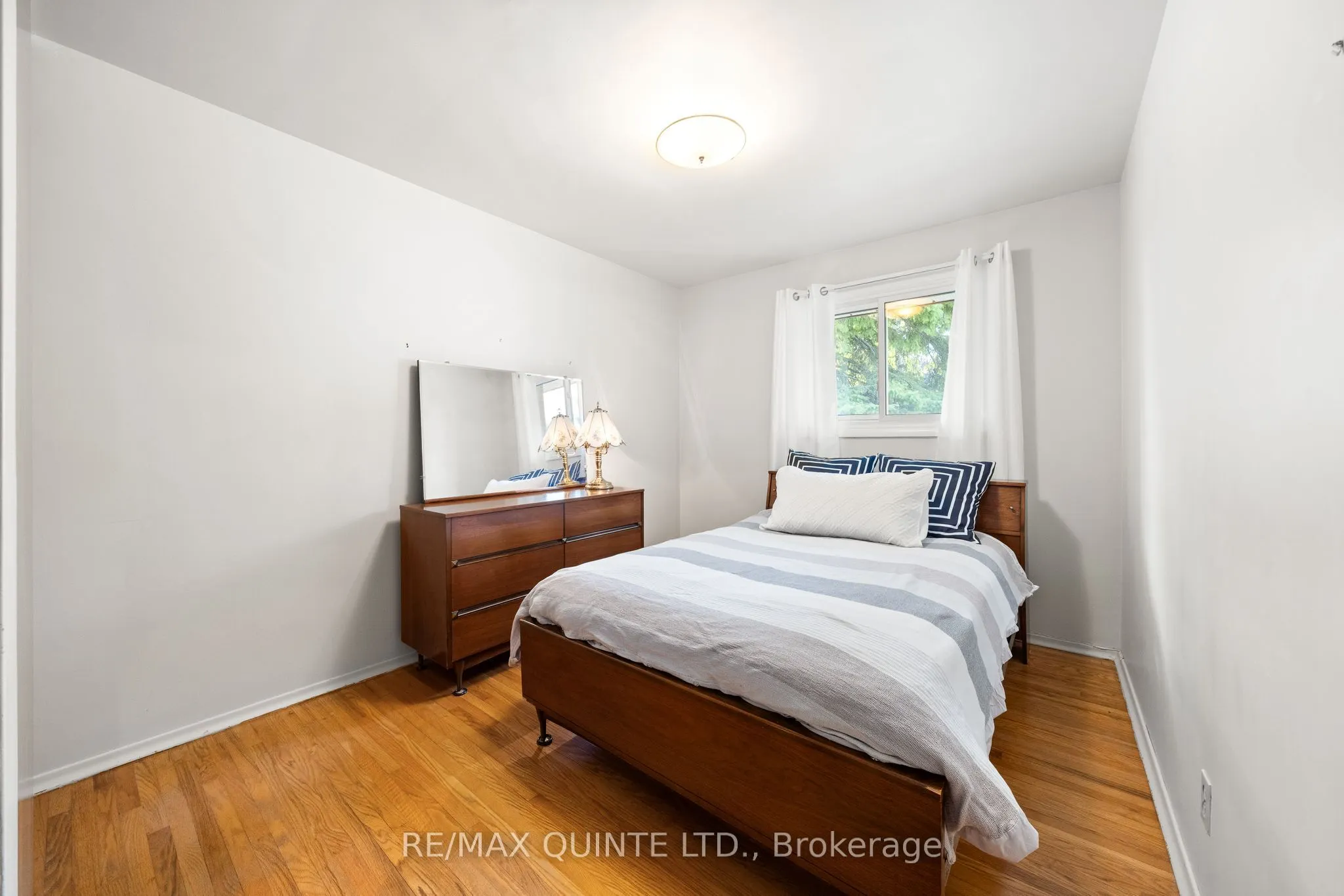 263 College Street W