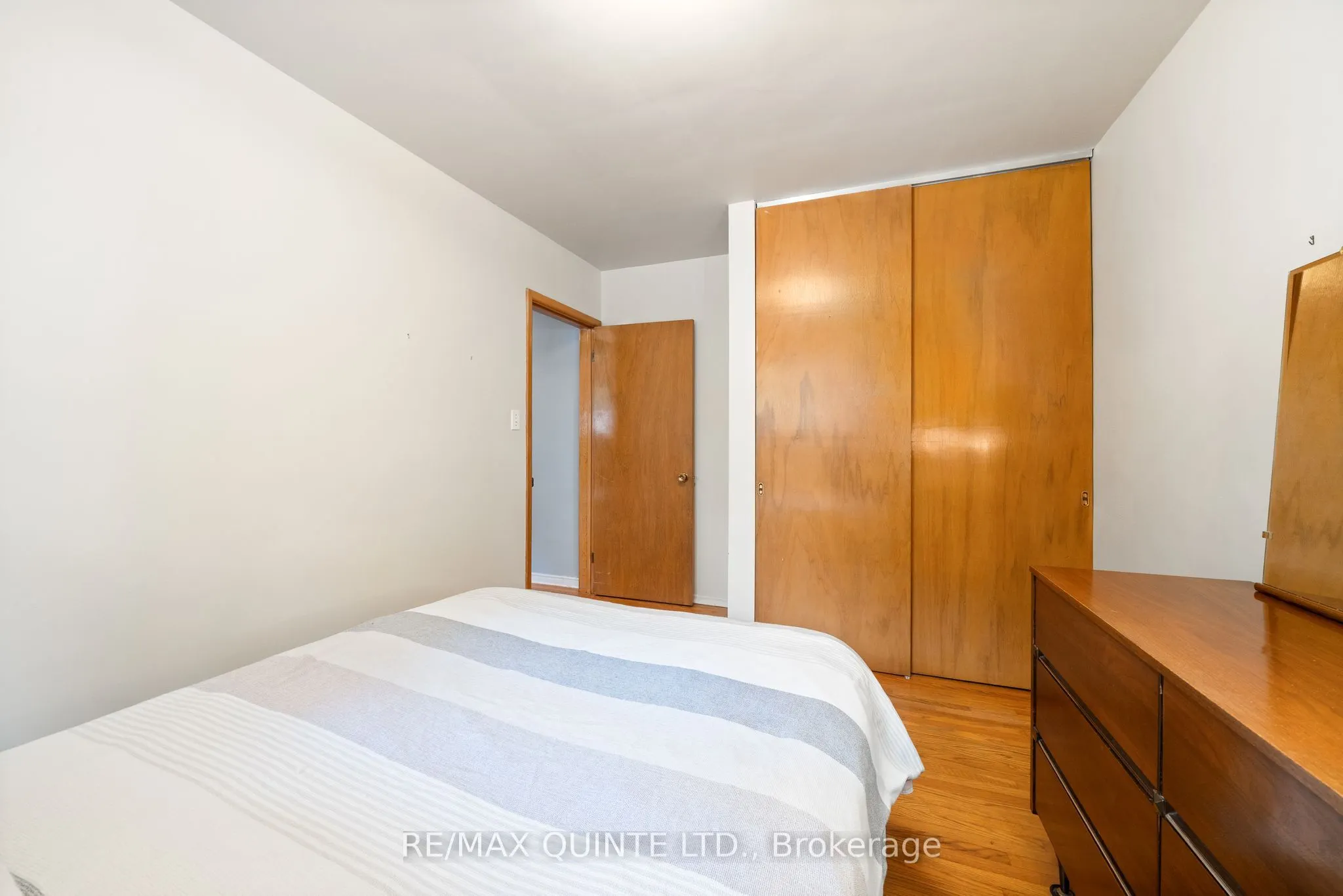263 College Street W