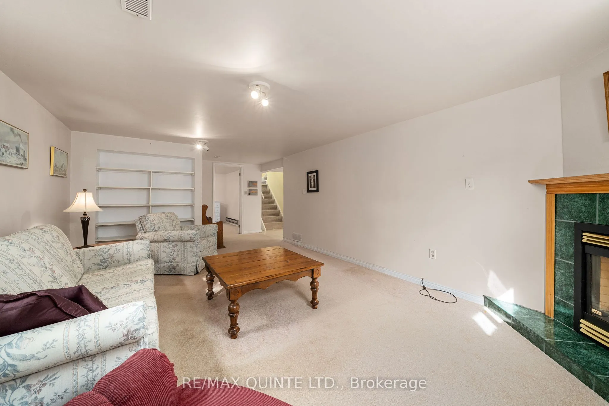 263 College Street W