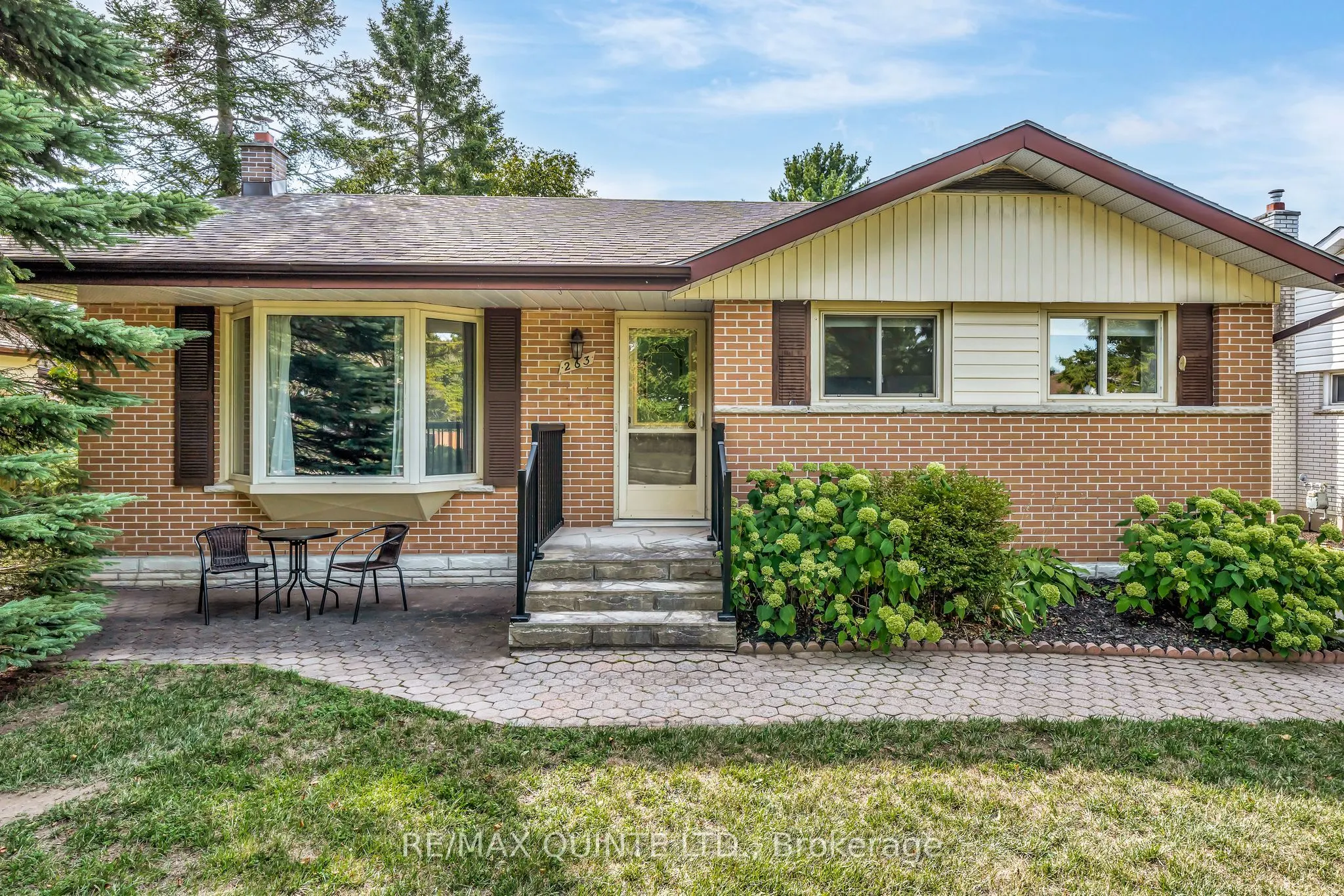 263 College Street W