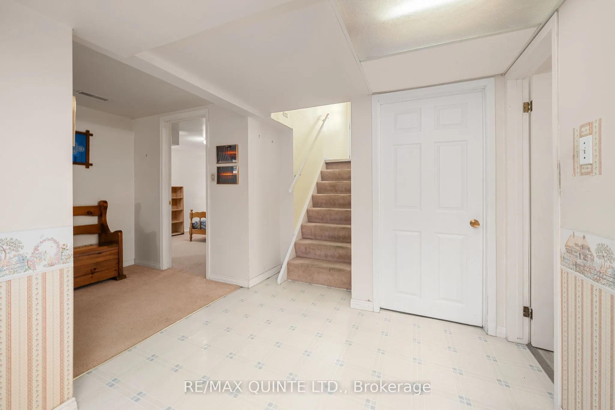 263 College Street W