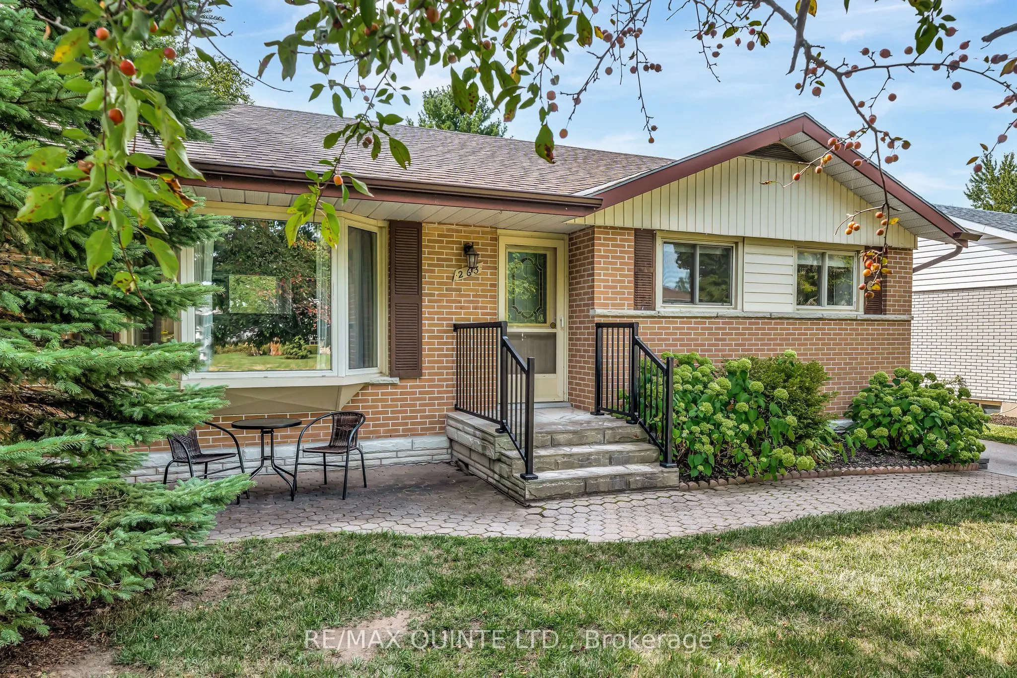 263 College Street W