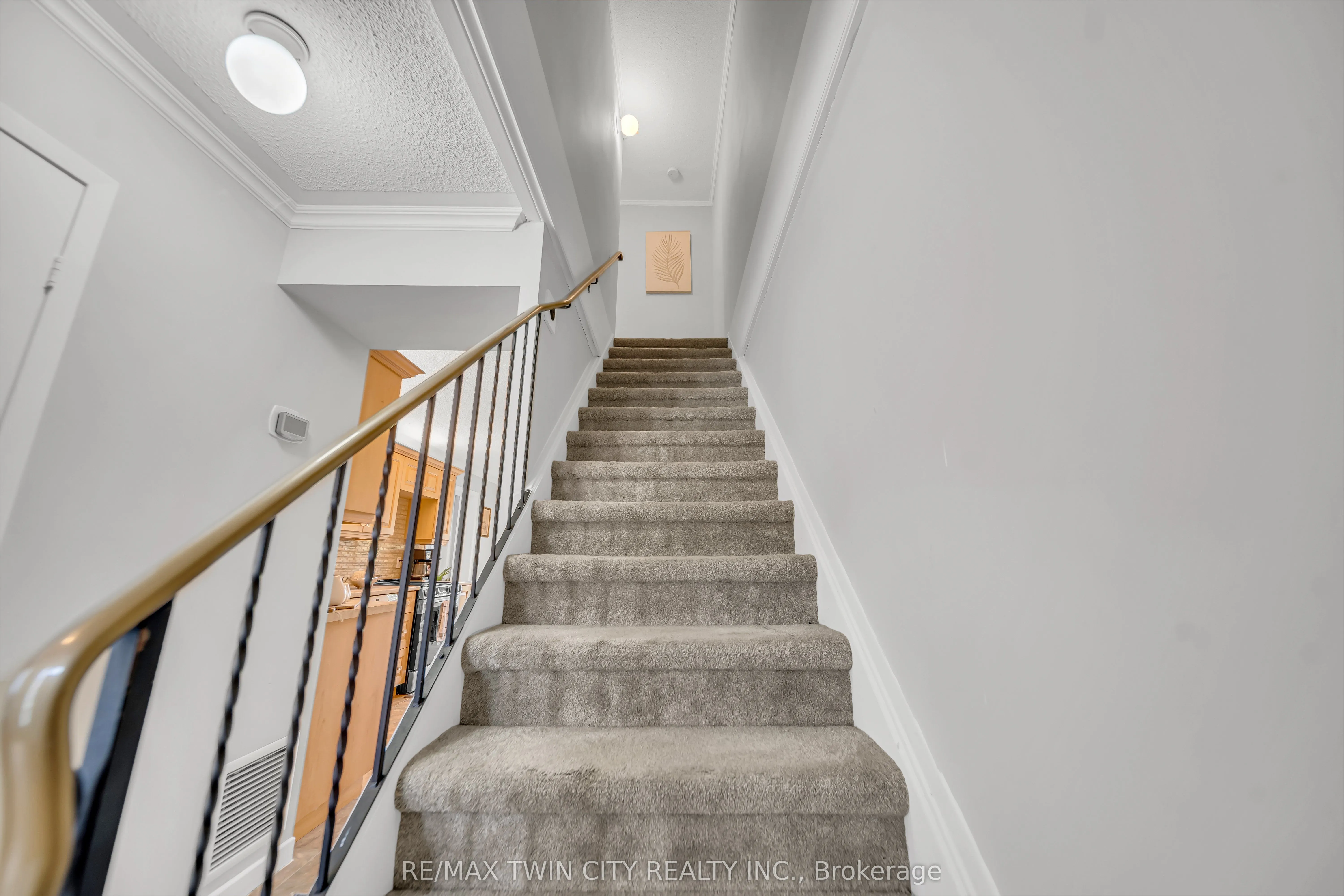 121 University Avenue E, #101