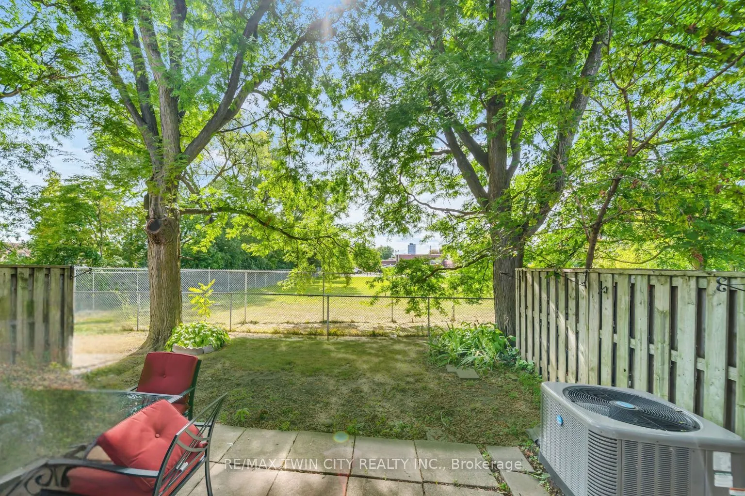 121 University Avenue E, #101