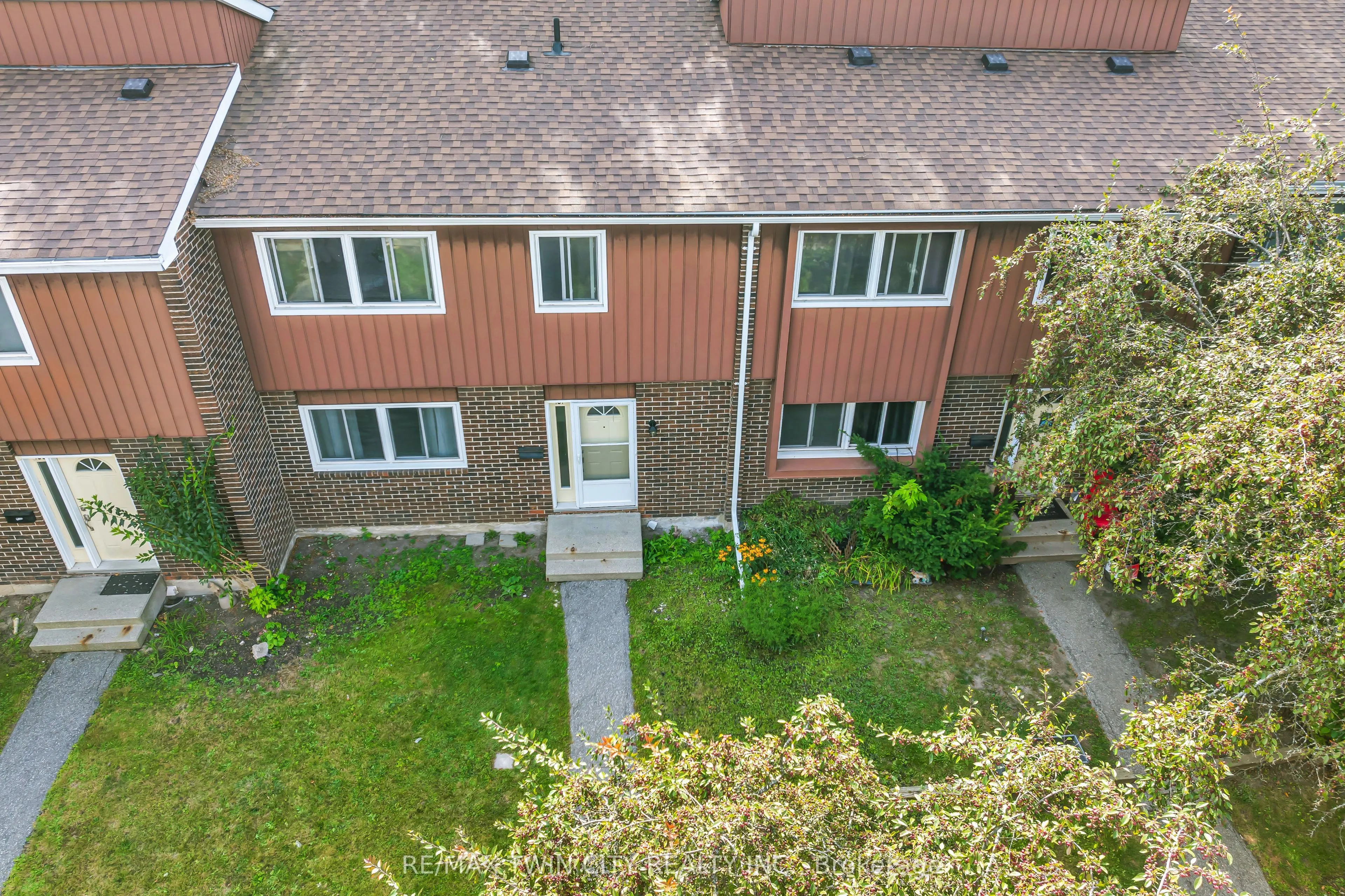 121 University Avenue E, #101