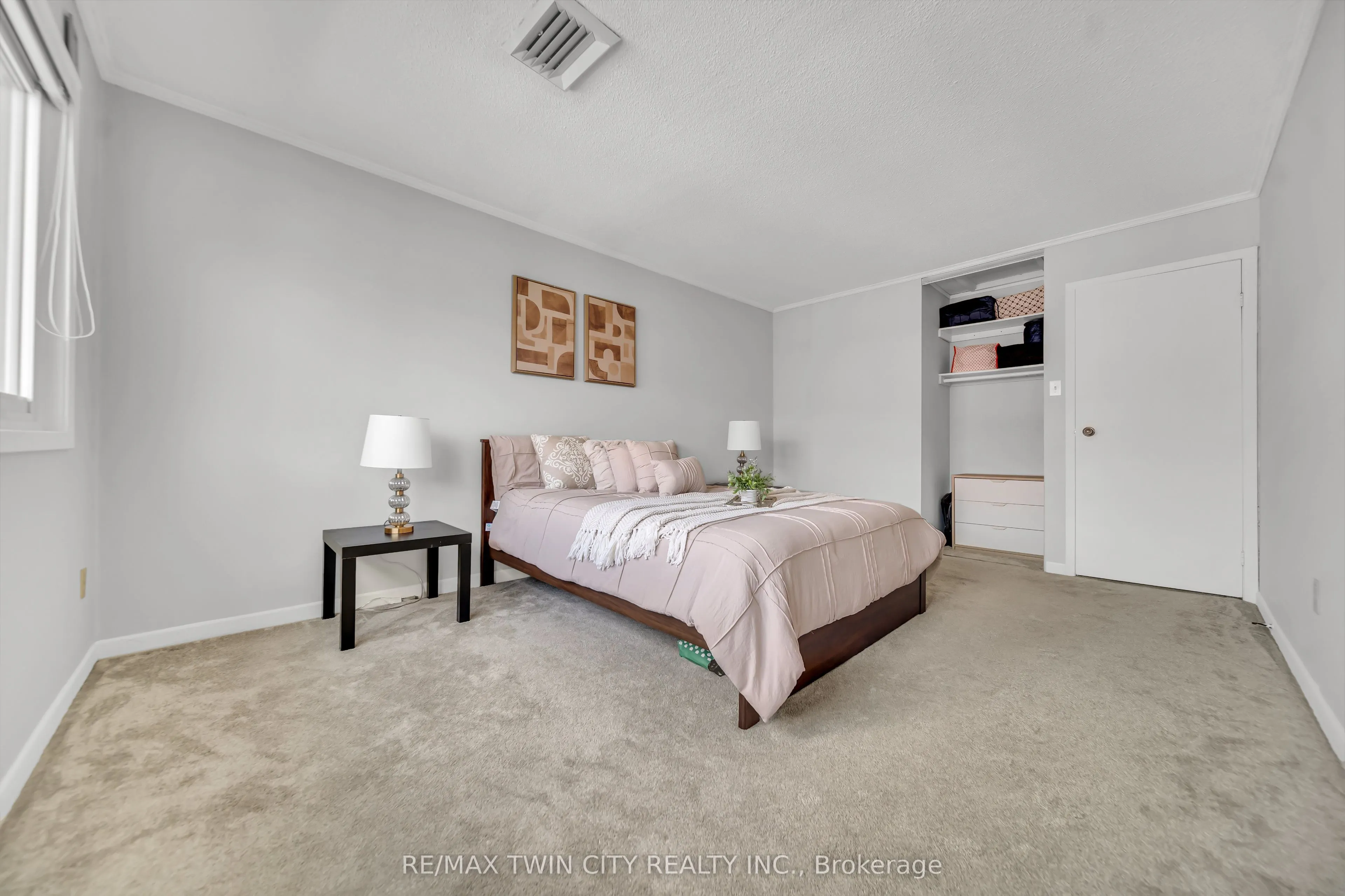 121 University Avenue E, #101