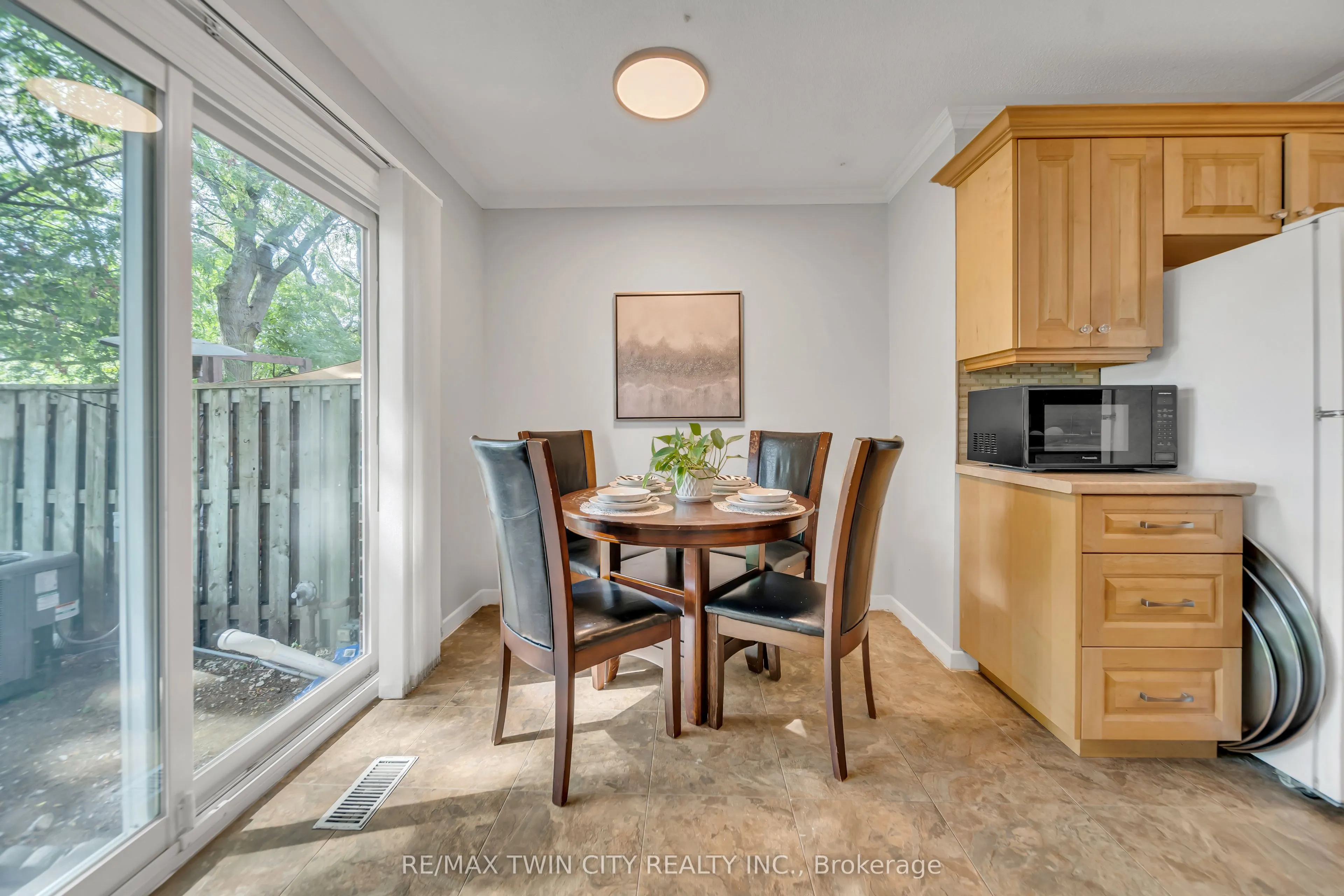 121 University Avenue E, #101
