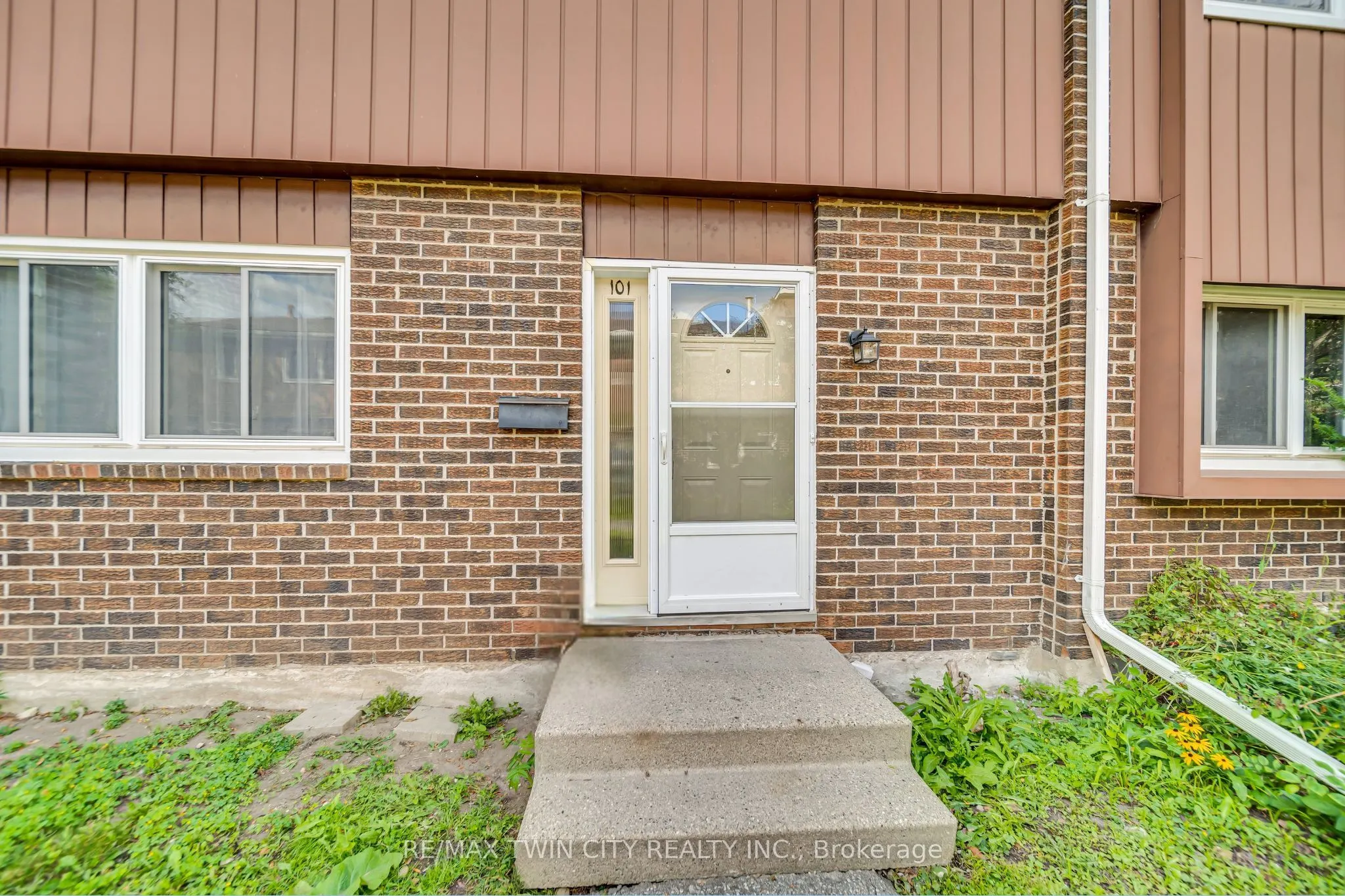 121 University Avenue E, #101