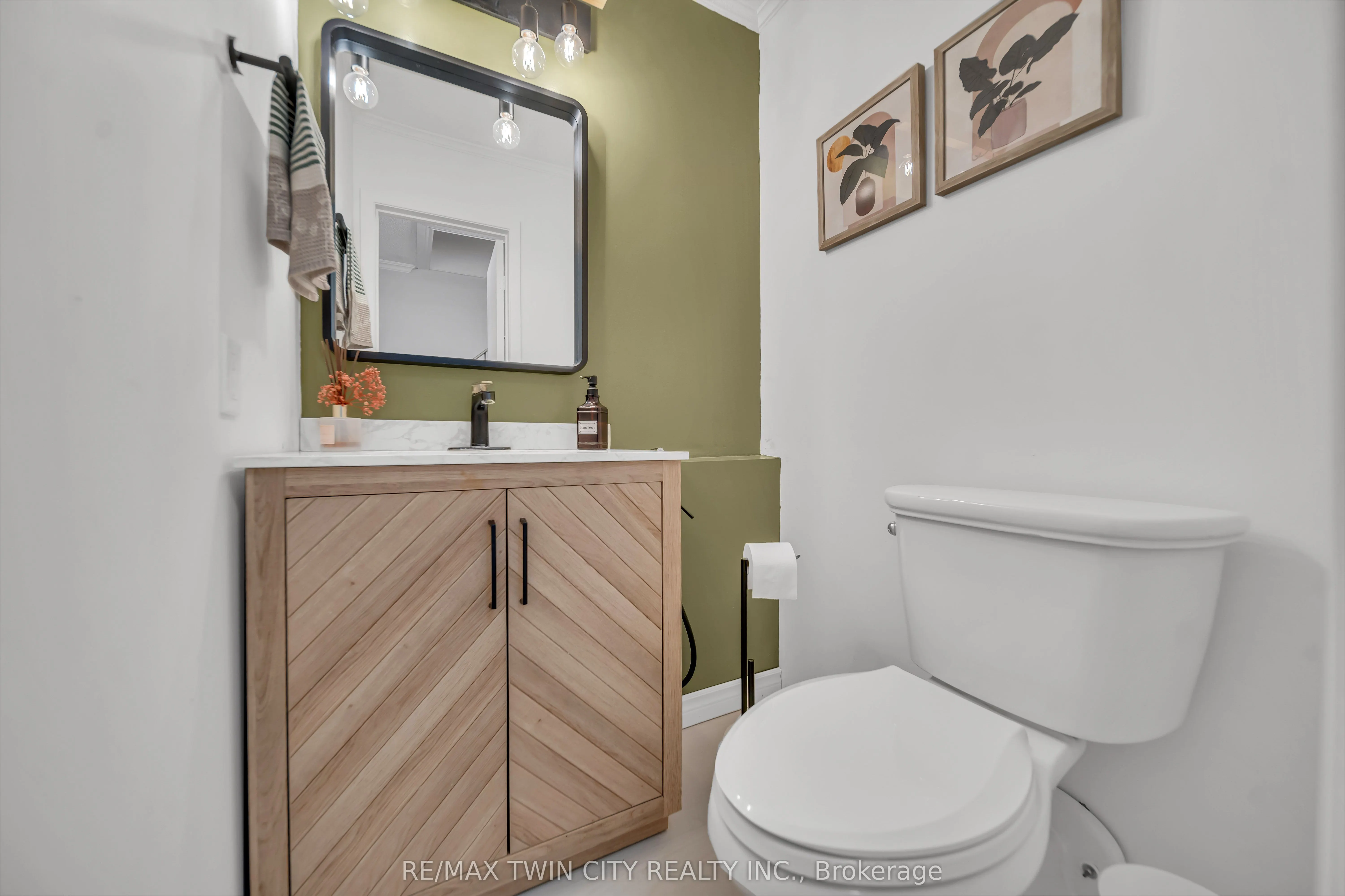 121 University Avenue E, #101