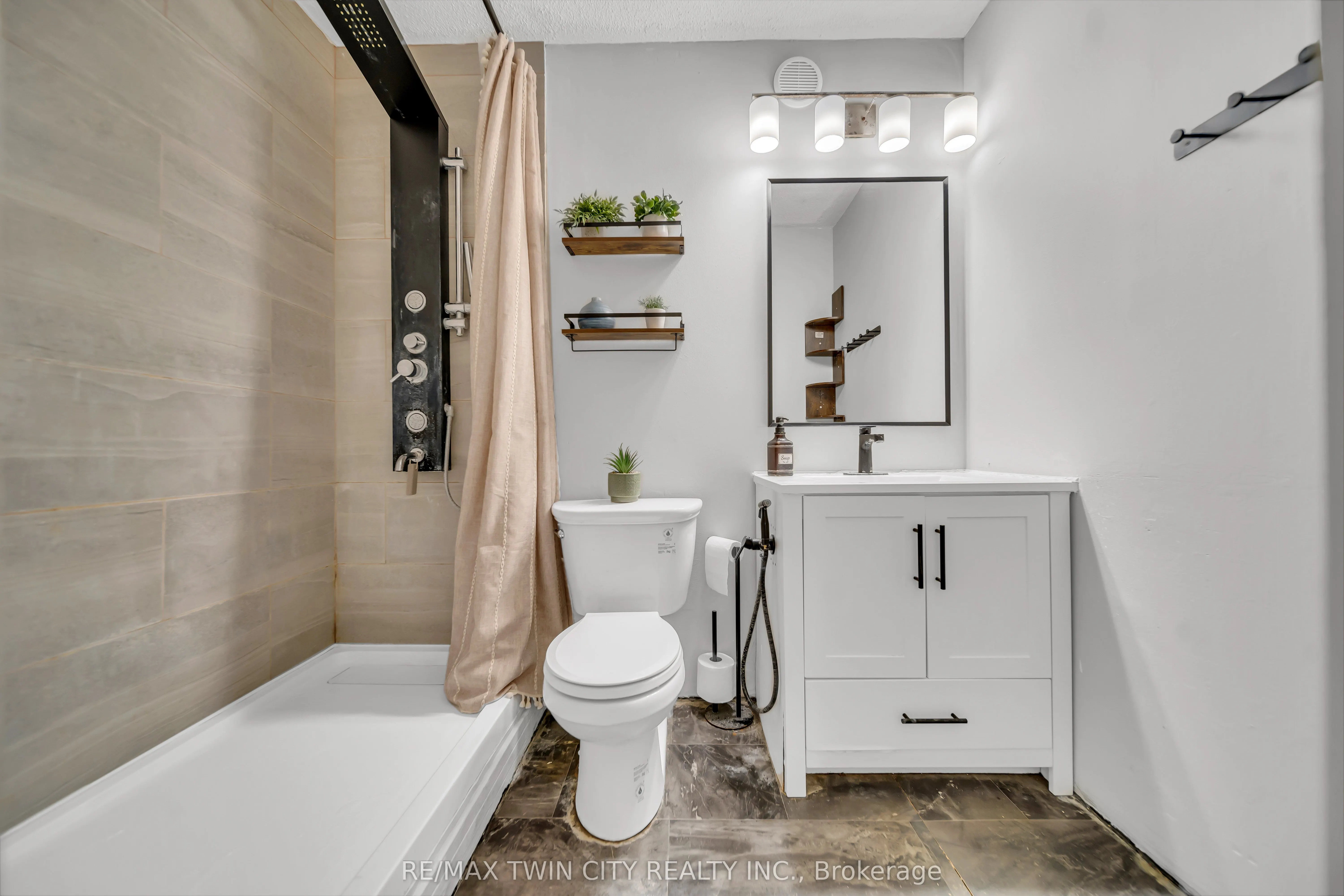 121 University Avenue E, #101