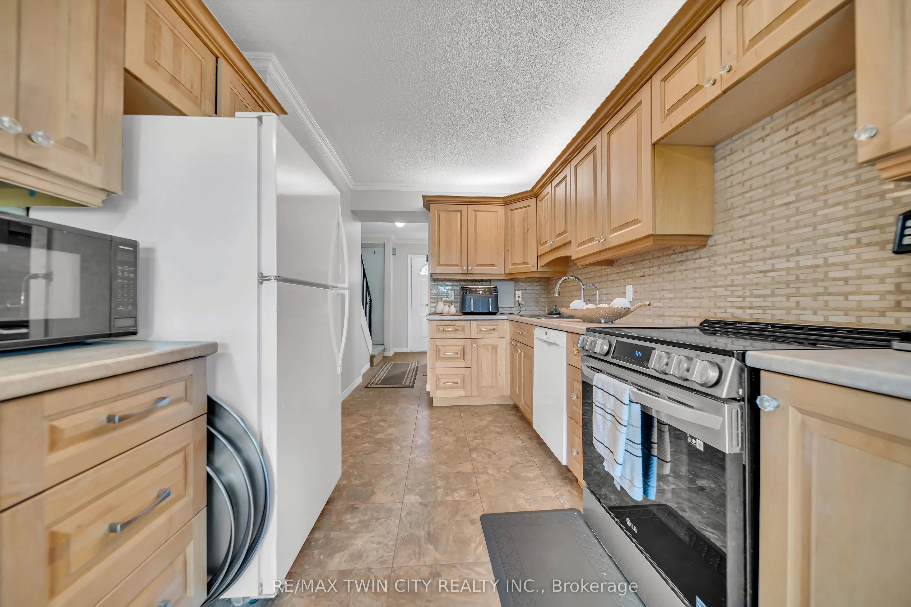 121 University Avenue E, #101