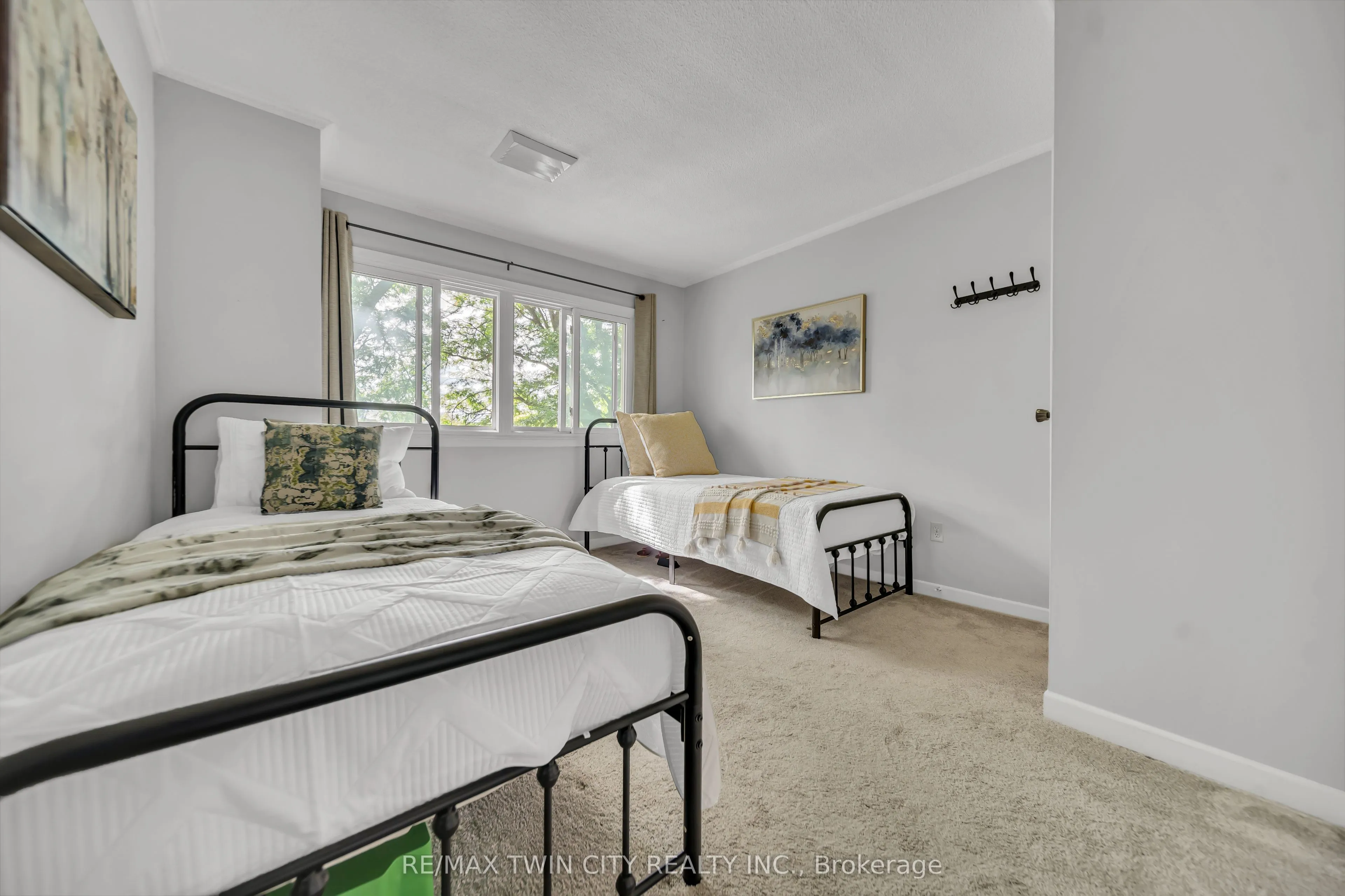 121 University Avenue E, #101