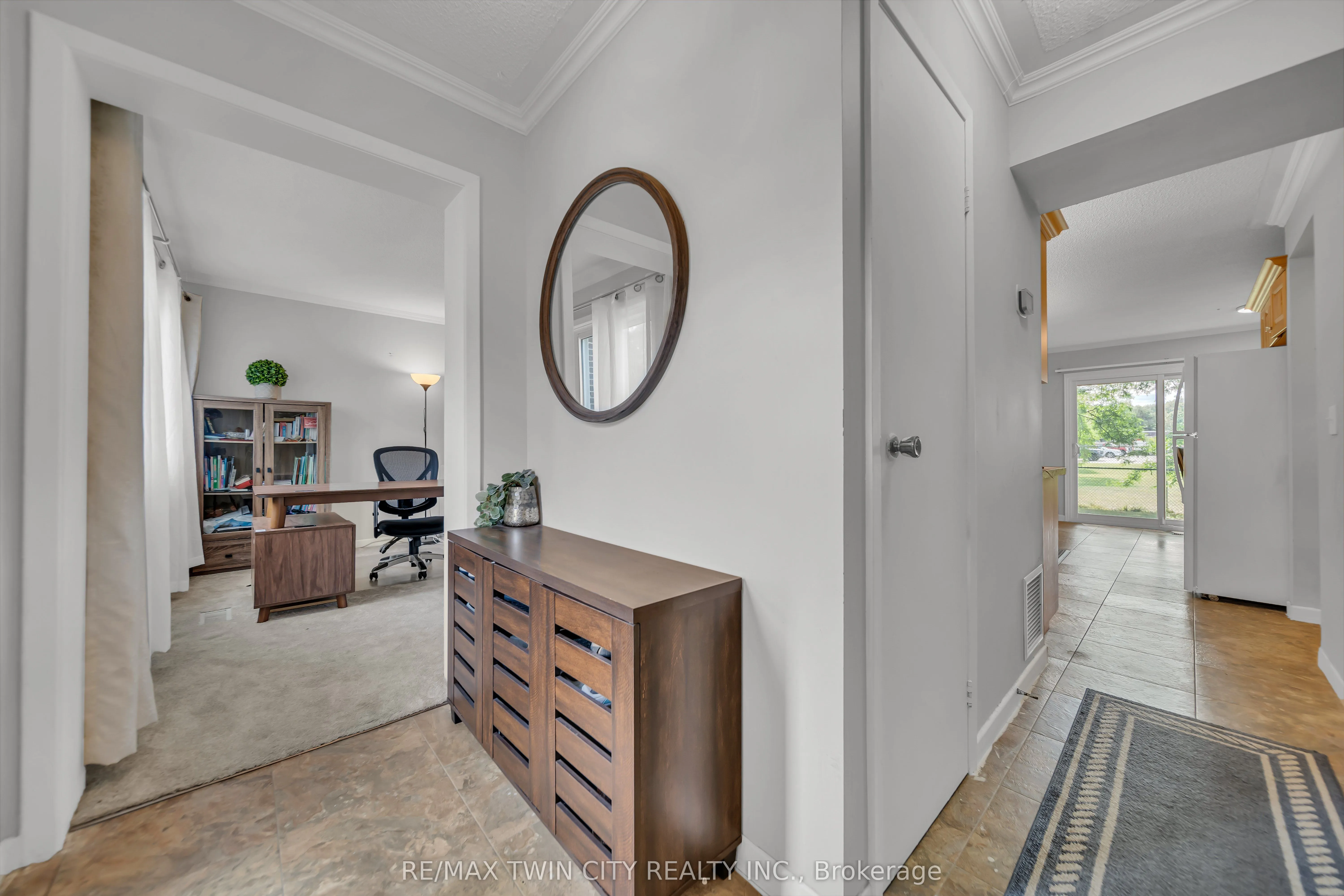 121 University Avenue E, #101