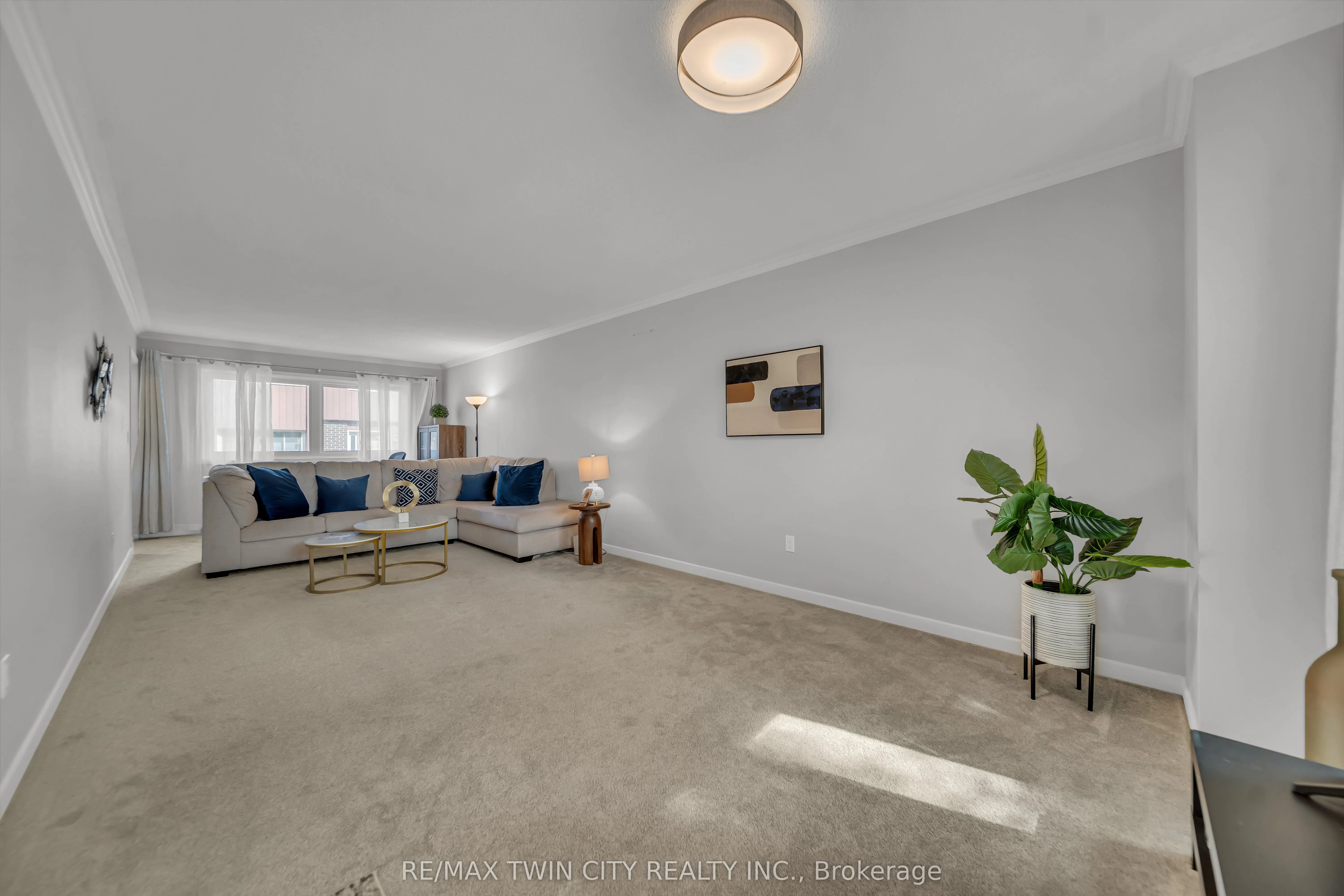 121 University Avenue E, #101