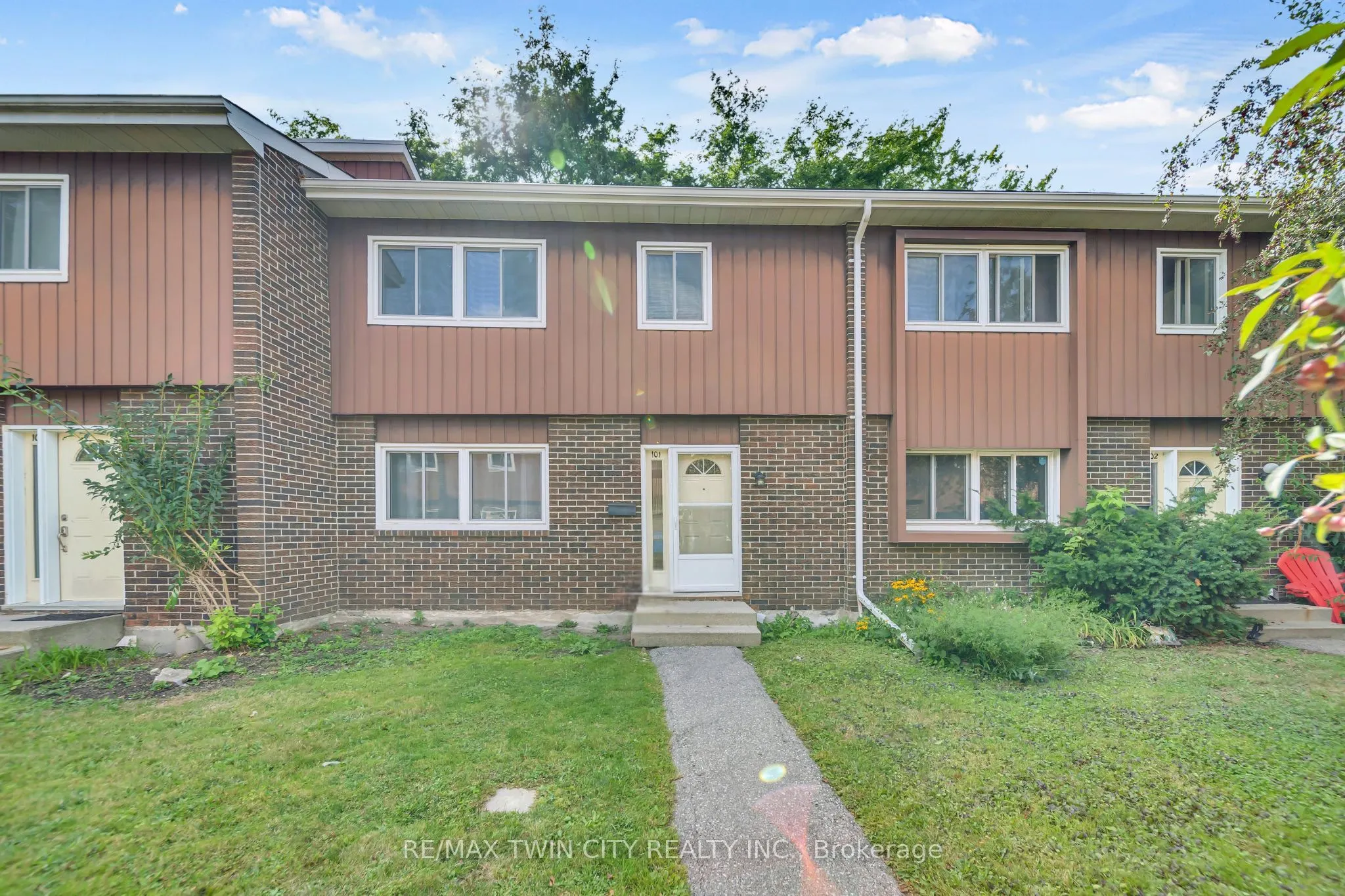 121 University Avenue E, #101