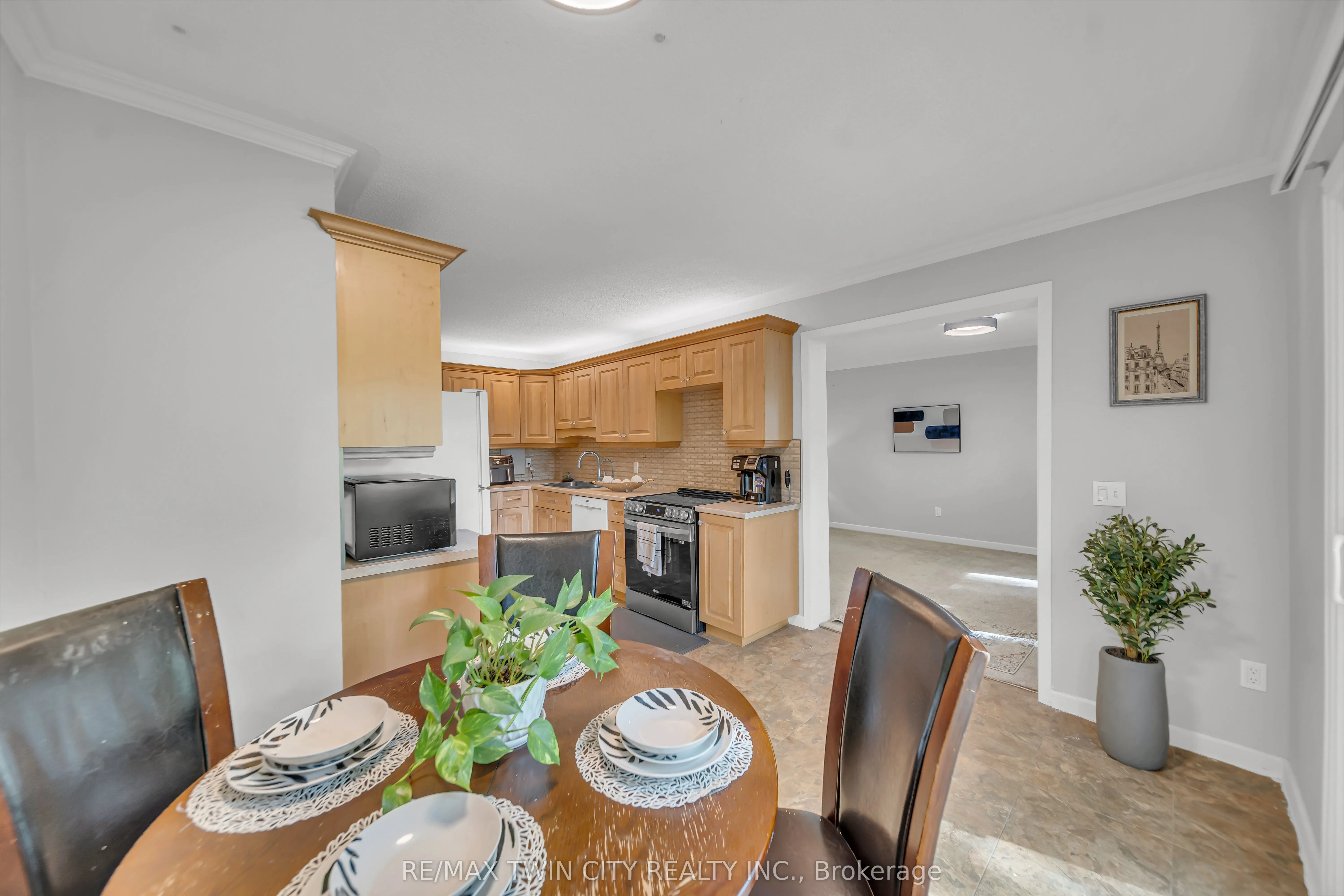 121 University Avenue E, #101