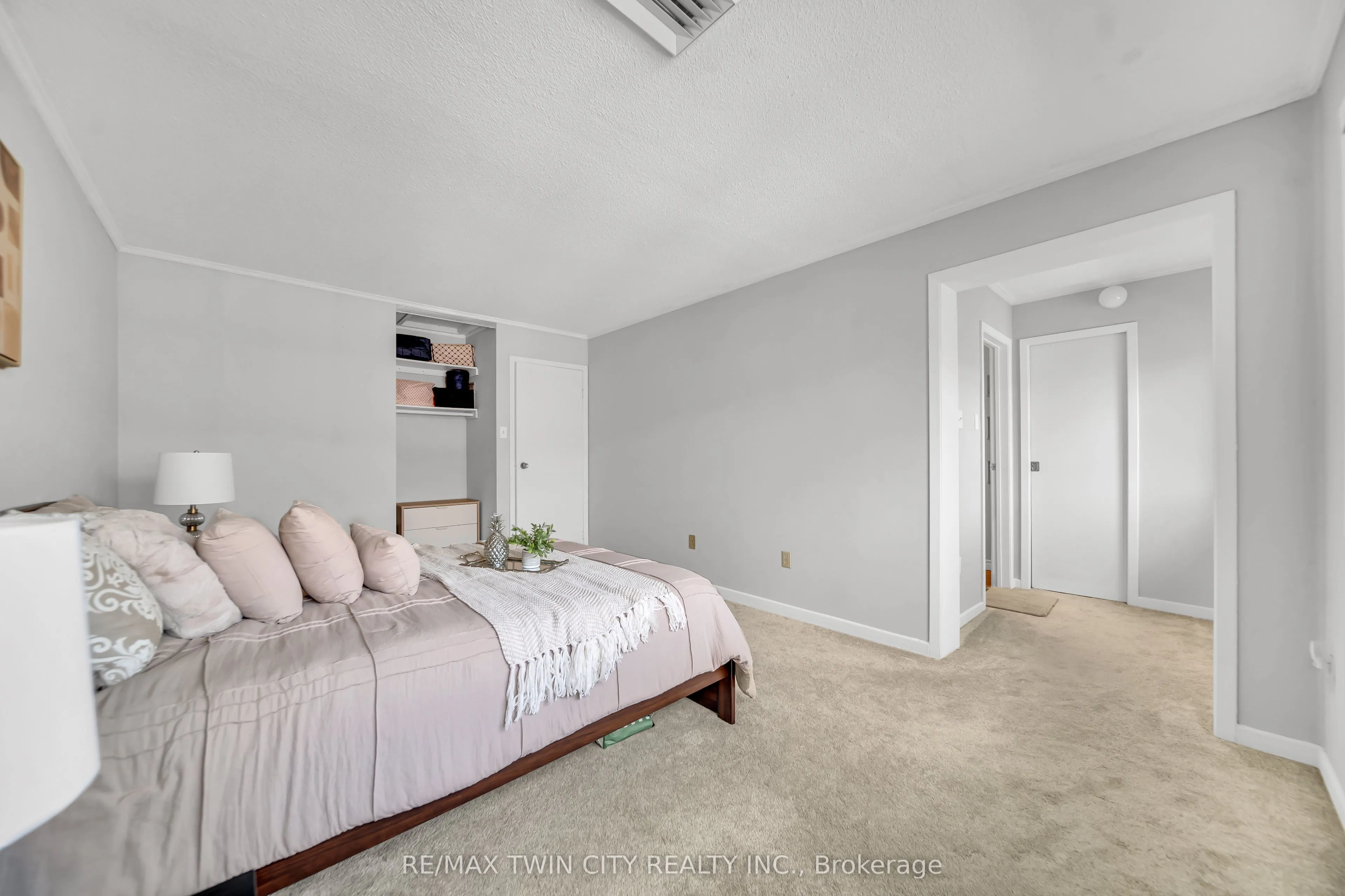 121 University Avenue E, #101