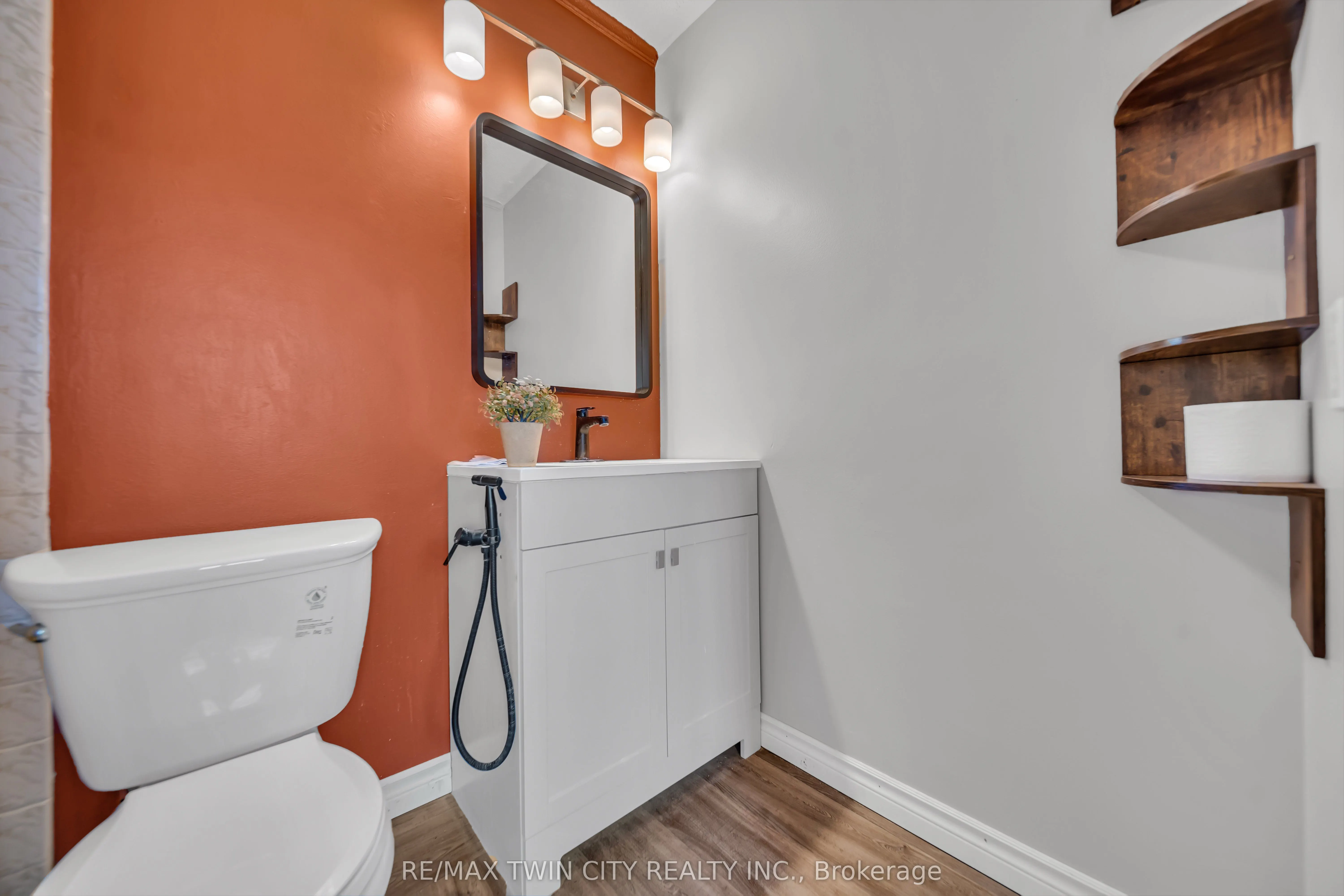 121 University Avenue E, #101