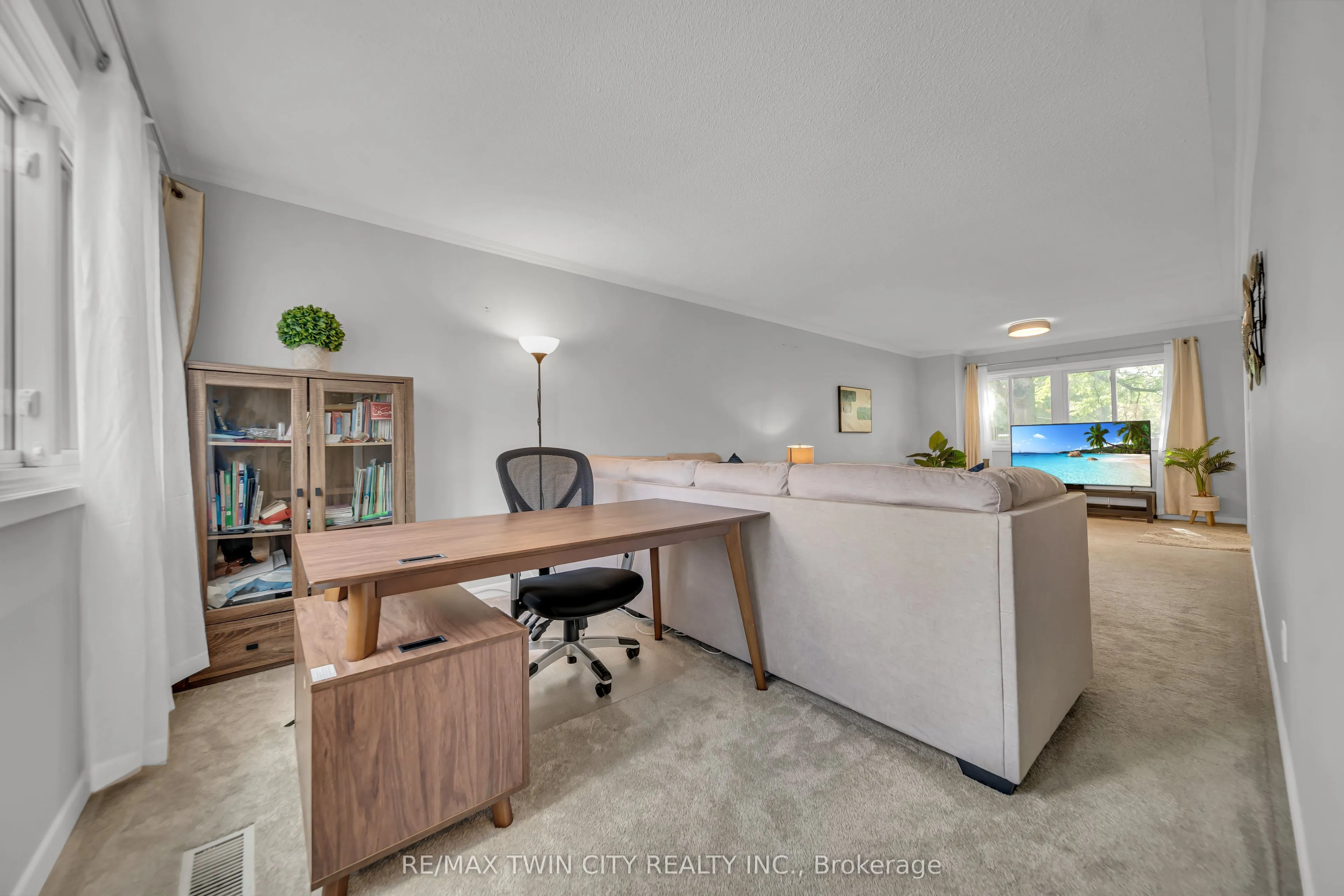 121 University Avenue E, #101