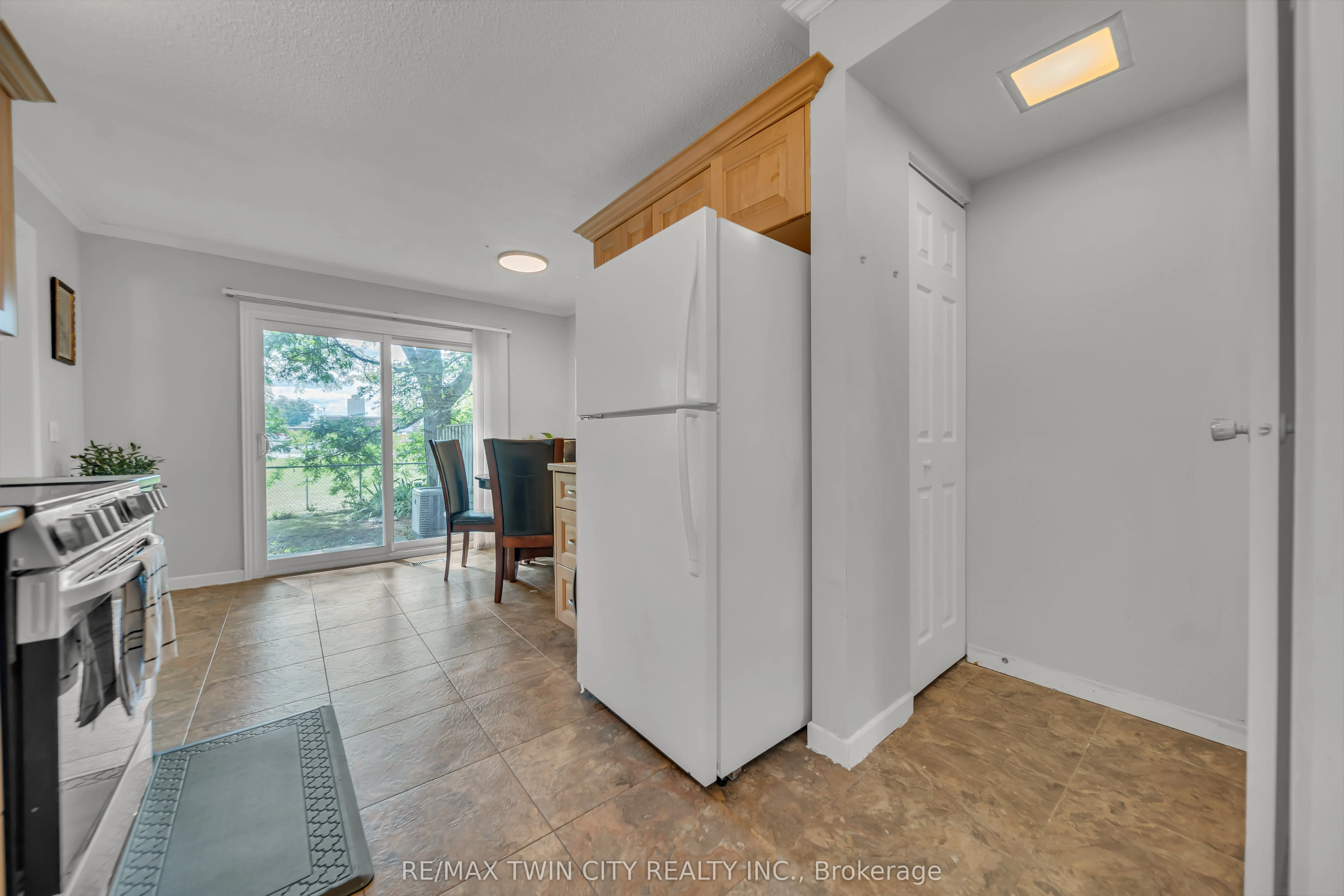 121 University Avenue E, #101