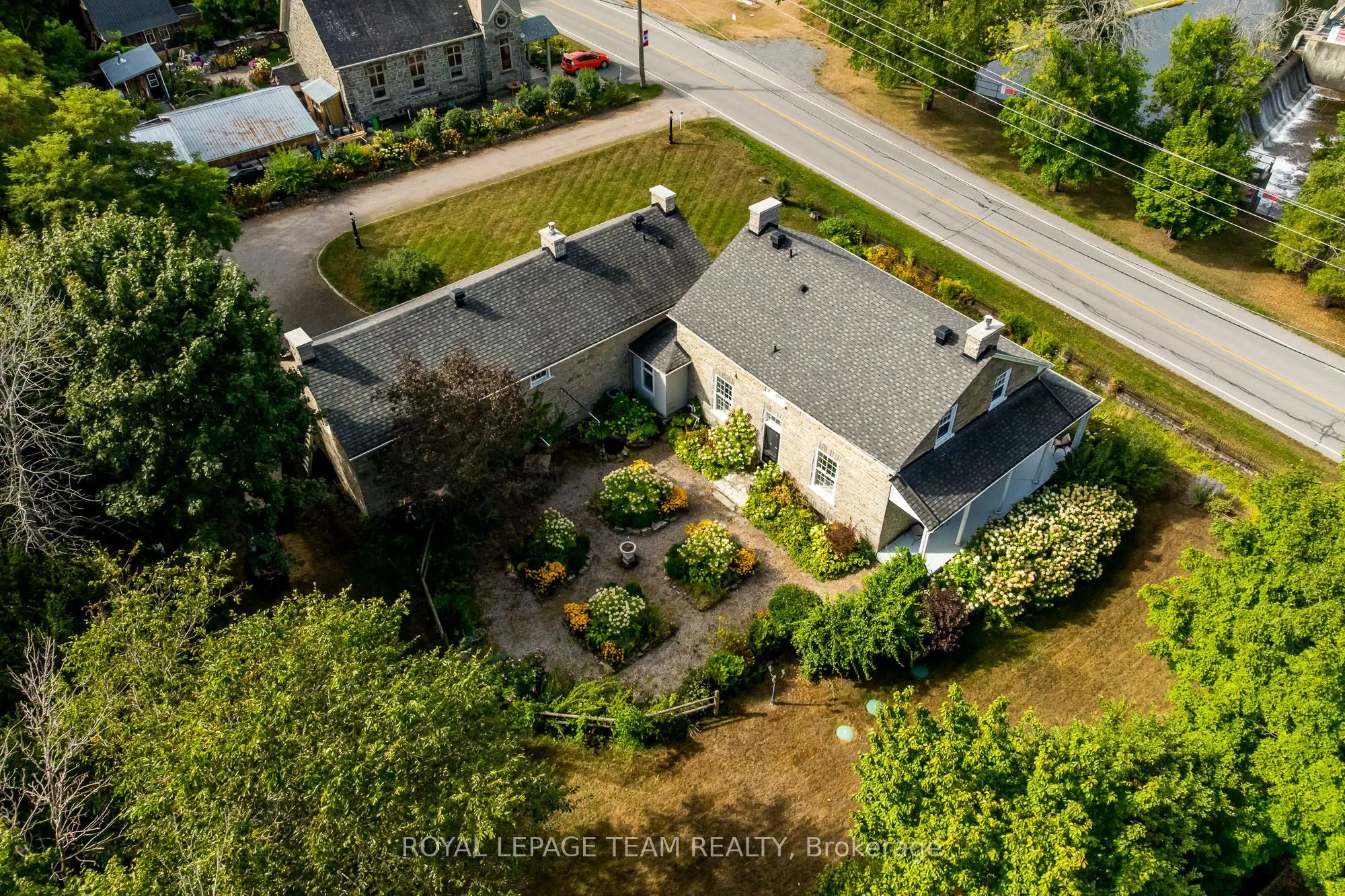 492 River Road