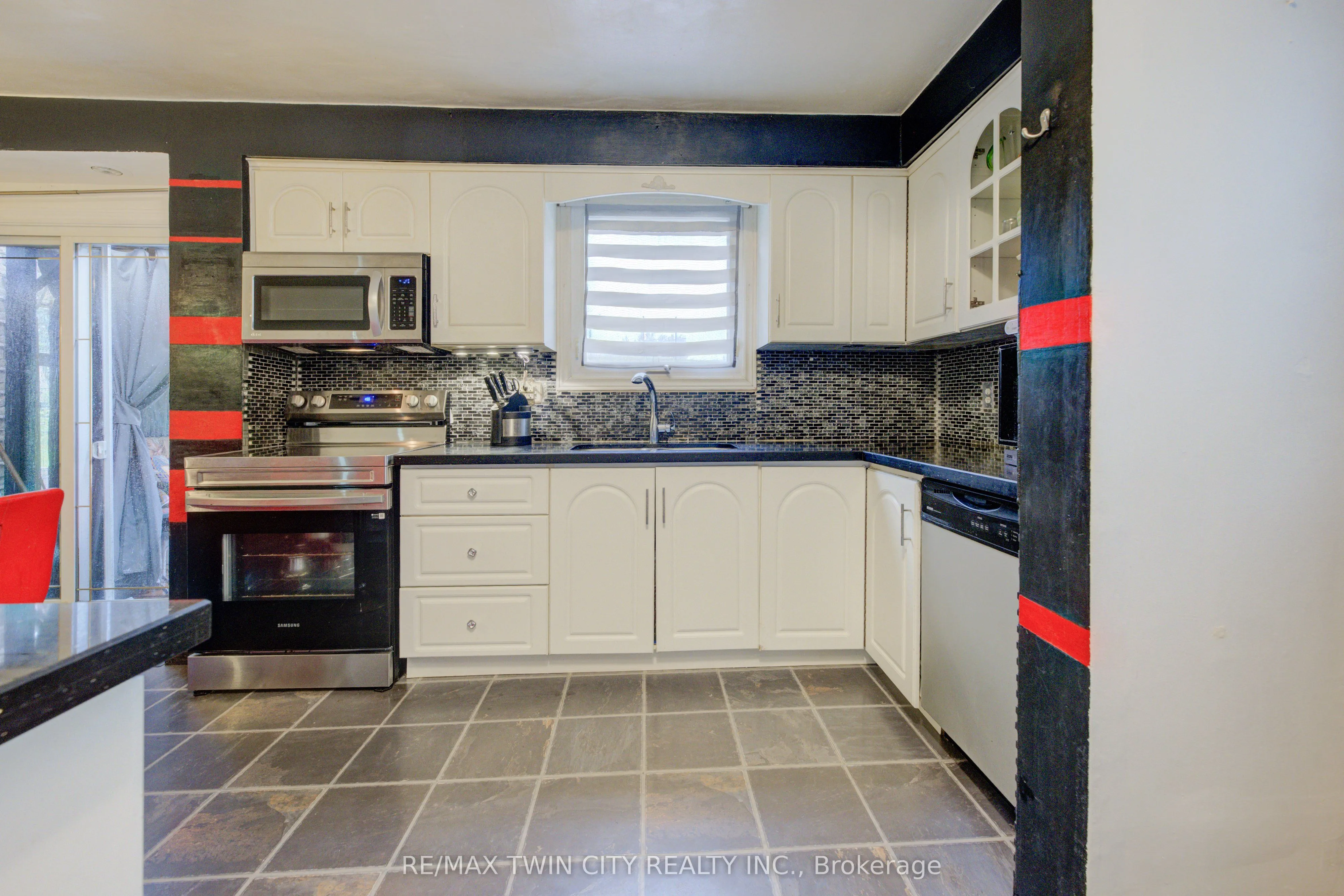 82 Timberlane Crescent