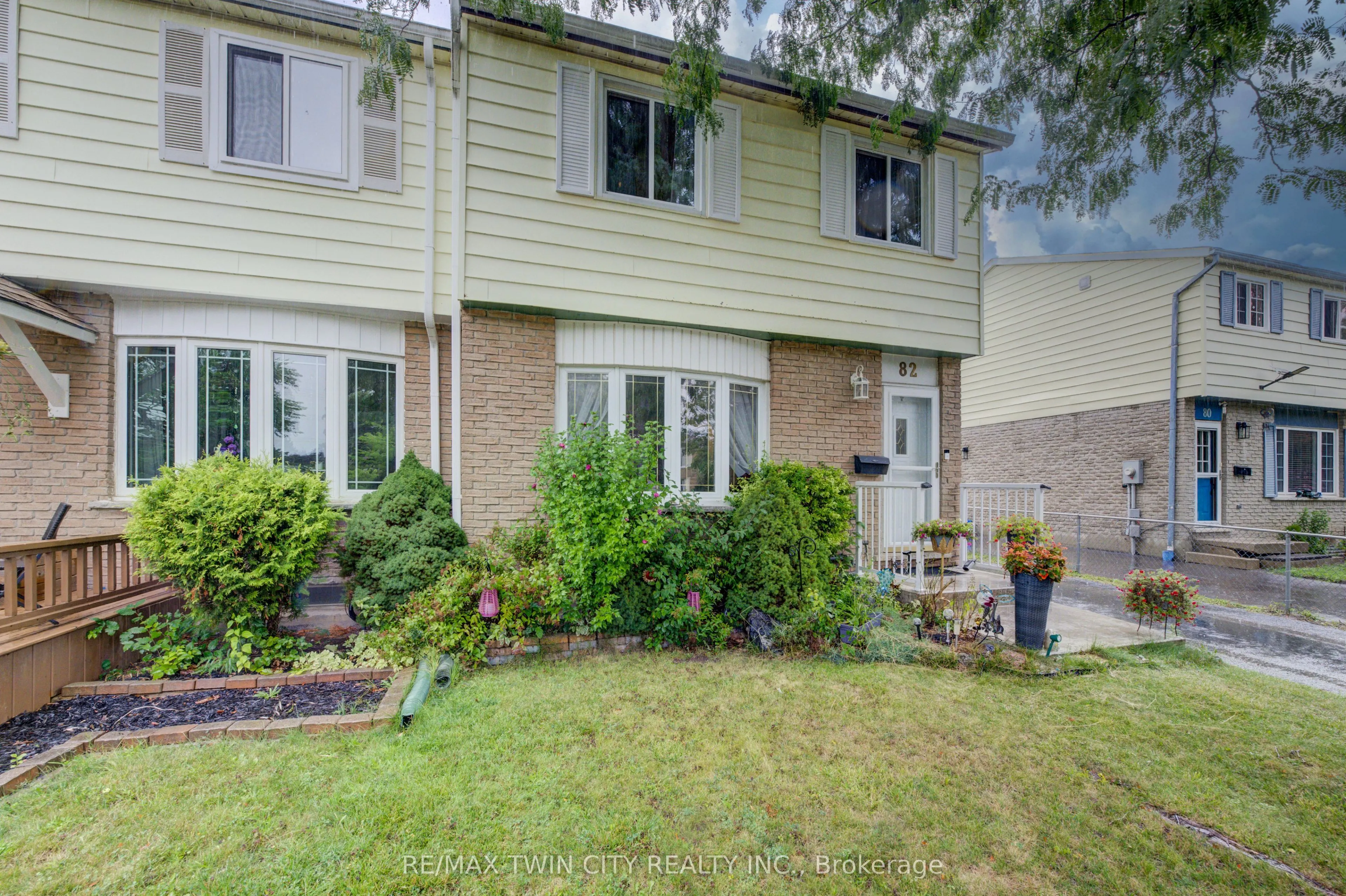 82 Timberlane Crescent
