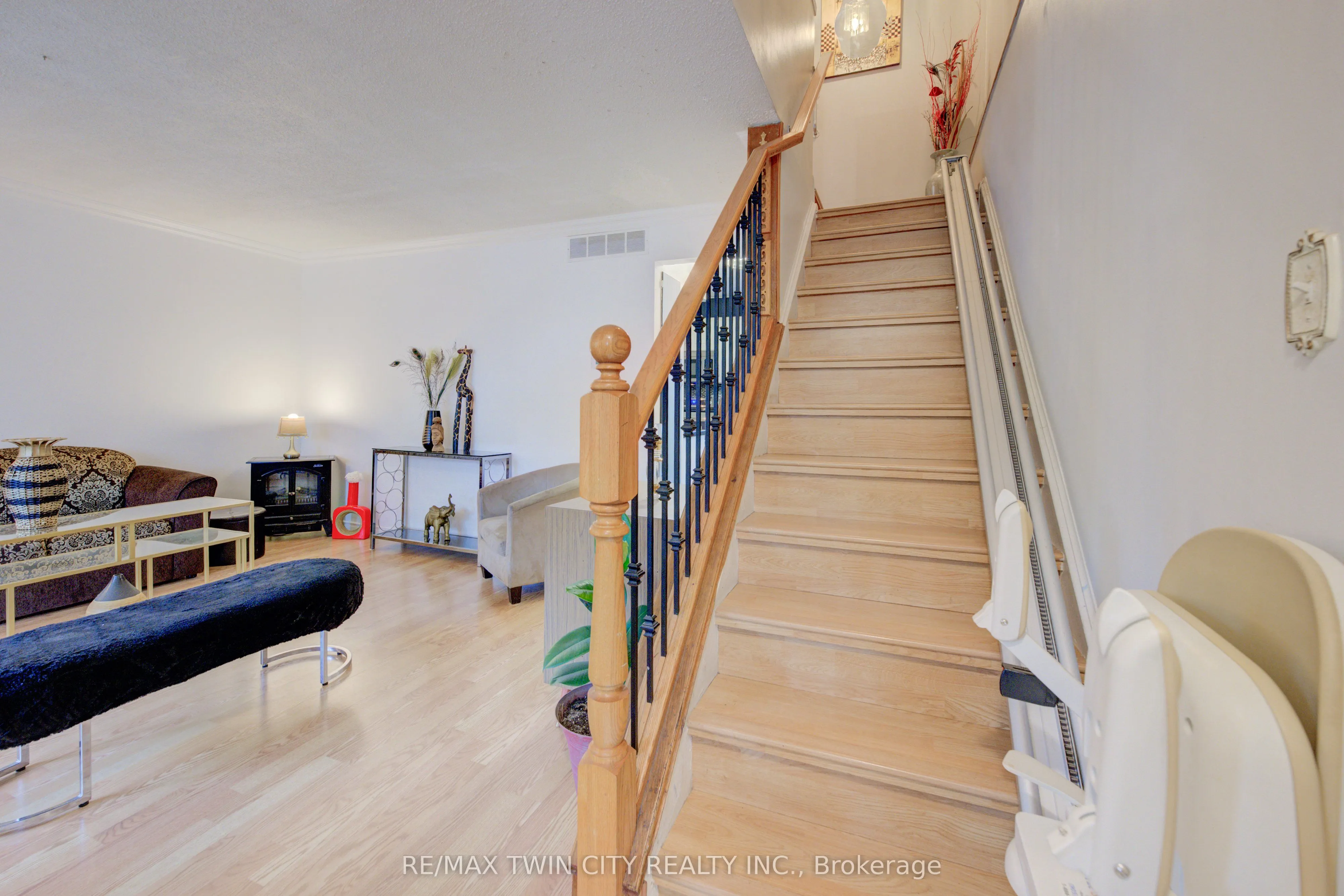 82 Timberlane Crescent